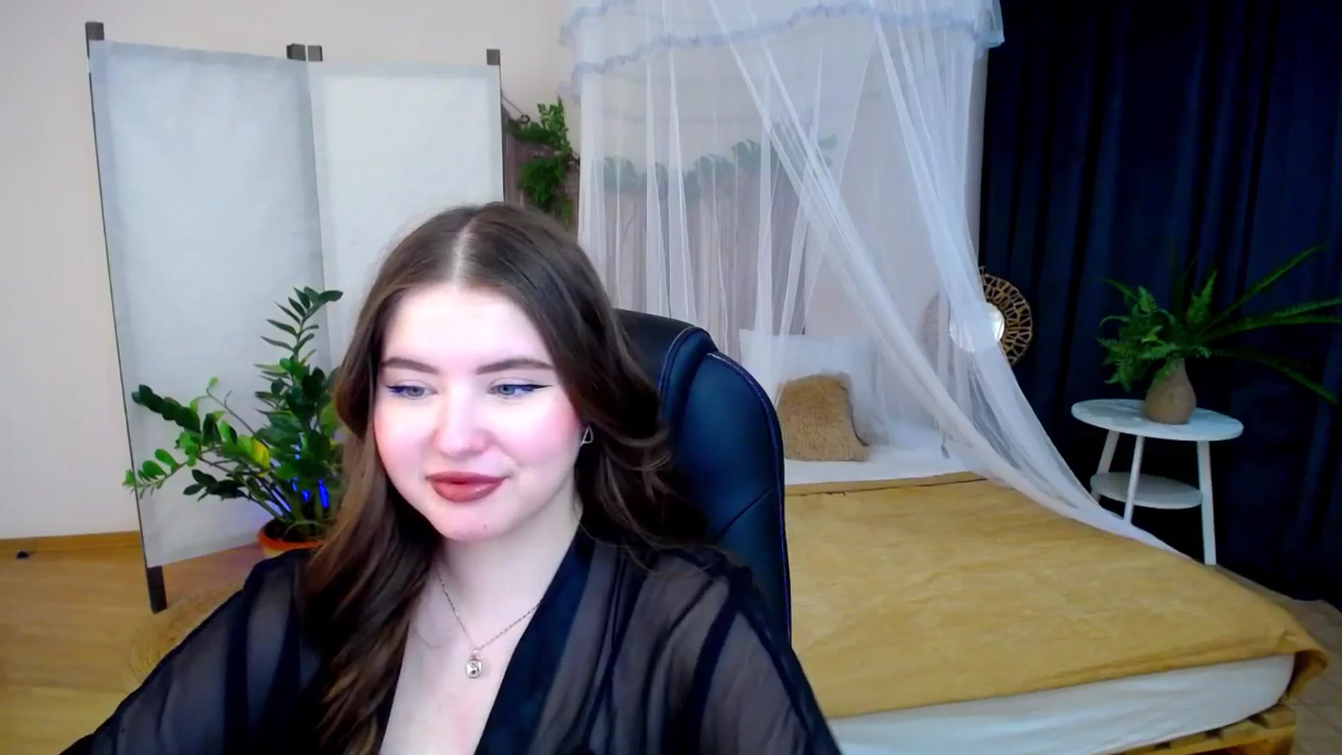 Gallery image thumbnail from AdmireMyEyes's myfreecams stream on, 11/25/2024, 09:43 image 13 of 20