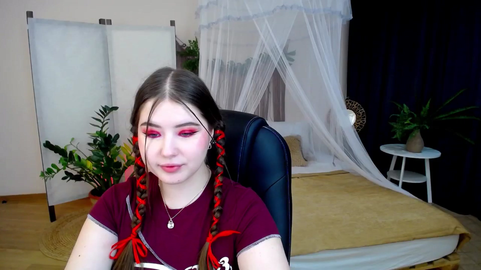 Gallery image thumbnail from AdmireMyEyes's myfreecams stream on, 11/26/2024, 18:54 image 7 of 20