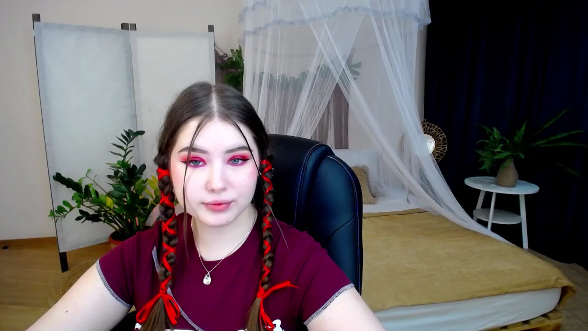 Gallery image thumbnail from AdmireMyEyes's myfreecams stream on, 11/26/2024, 18:54 image 6 of 20