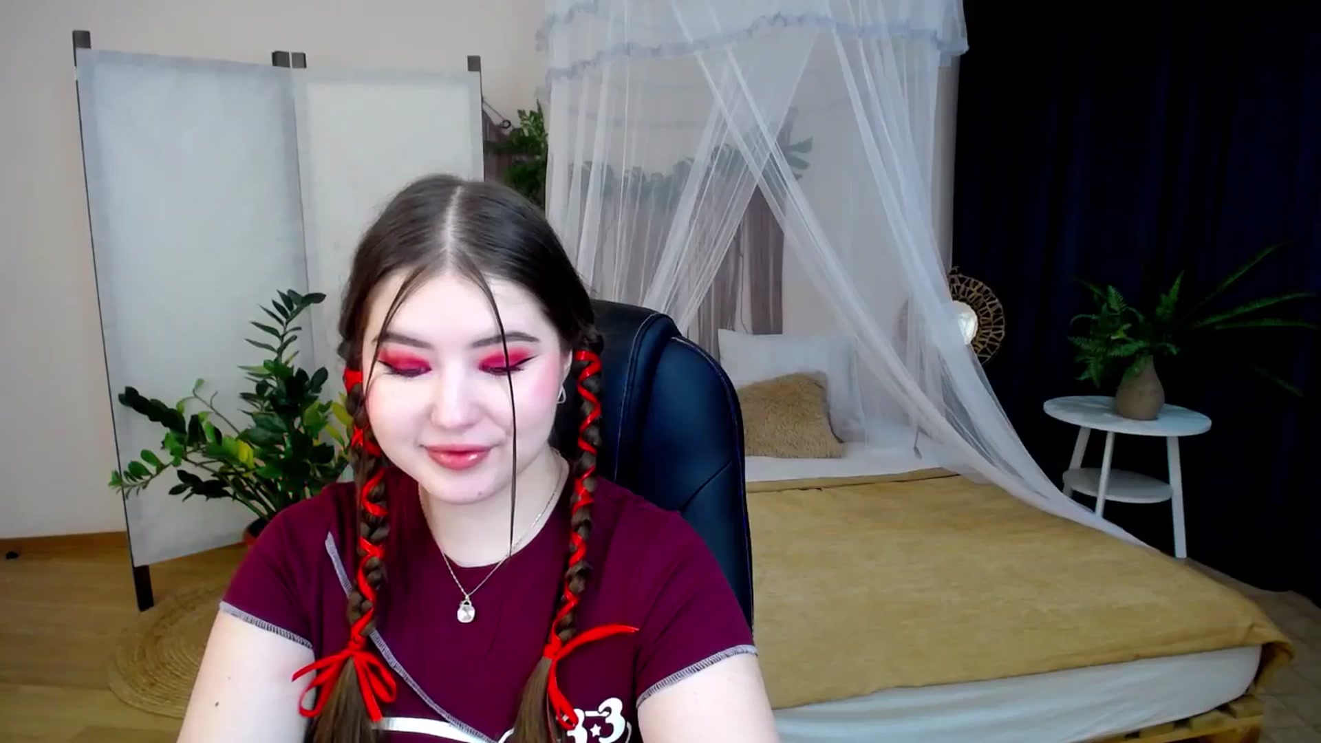Gallery image thumbnail from AdmireMyEyes's myfreecams stream on, 11/26/2024, 18:54 image 16 of 20