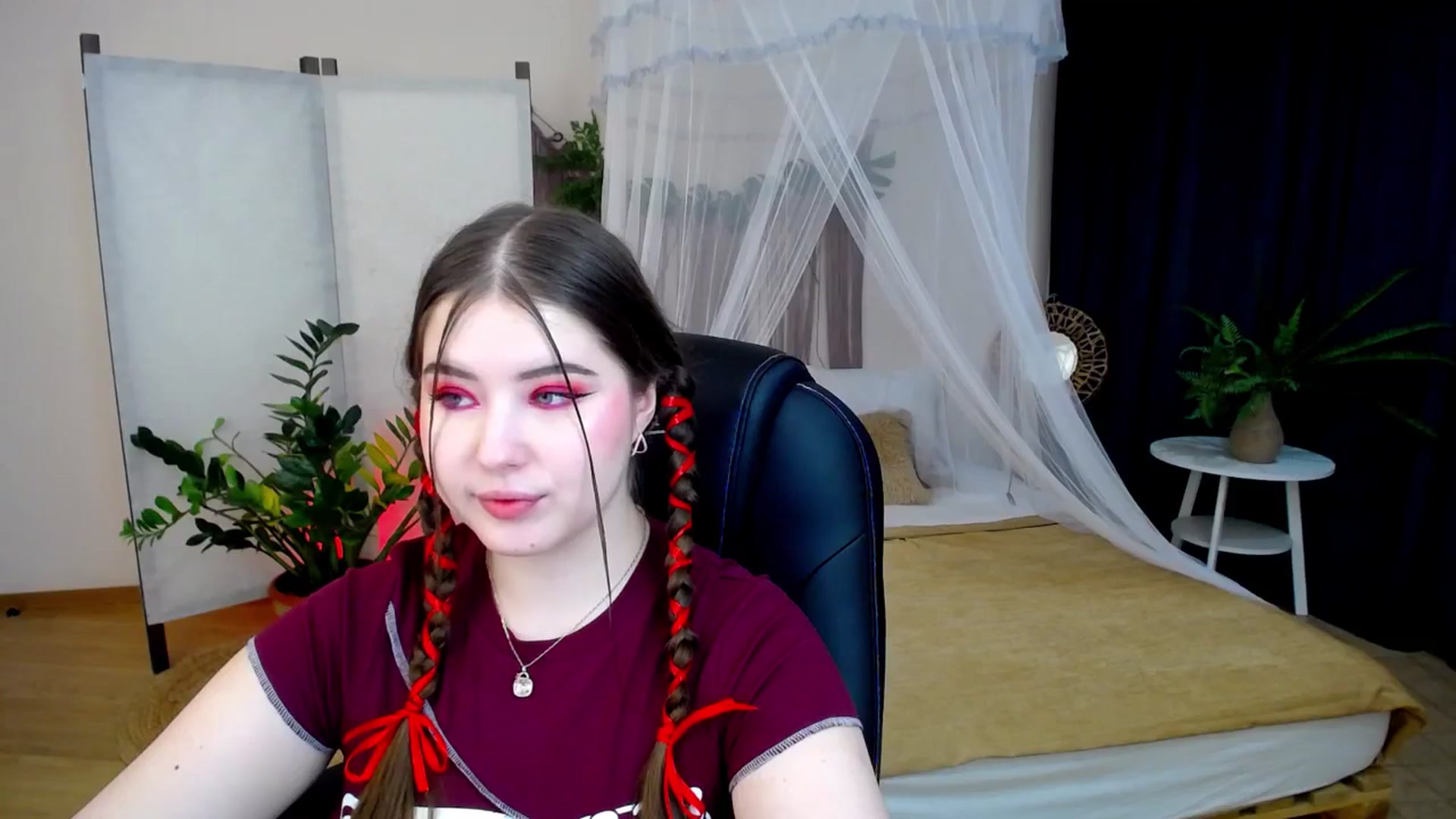Gallery image thumbnail from AdmireMyEyes's myfreecams stream on, 11/26/2024, 18:54 image 8 of 20