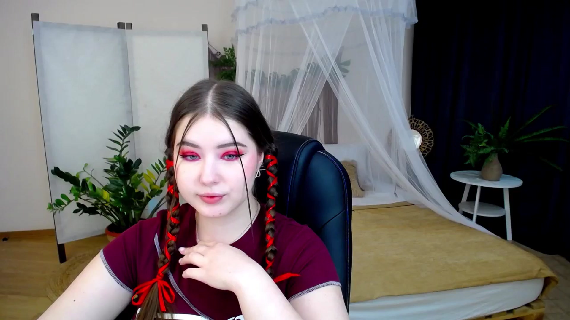 Gallery image thumbnail from AdmireMyEyes's myfreecams stream on, 11/26/2024, 18:54 image 4 of 20