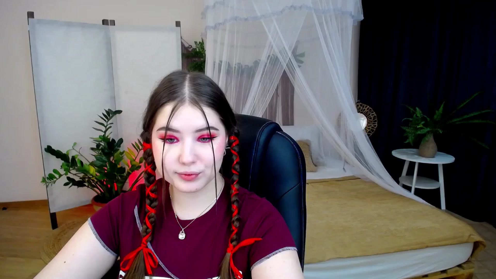 Gallery image thumbnail from AdmireMyEyes's myfreecams stream on, 11/26/2024, 18:54 image 10 of 20
