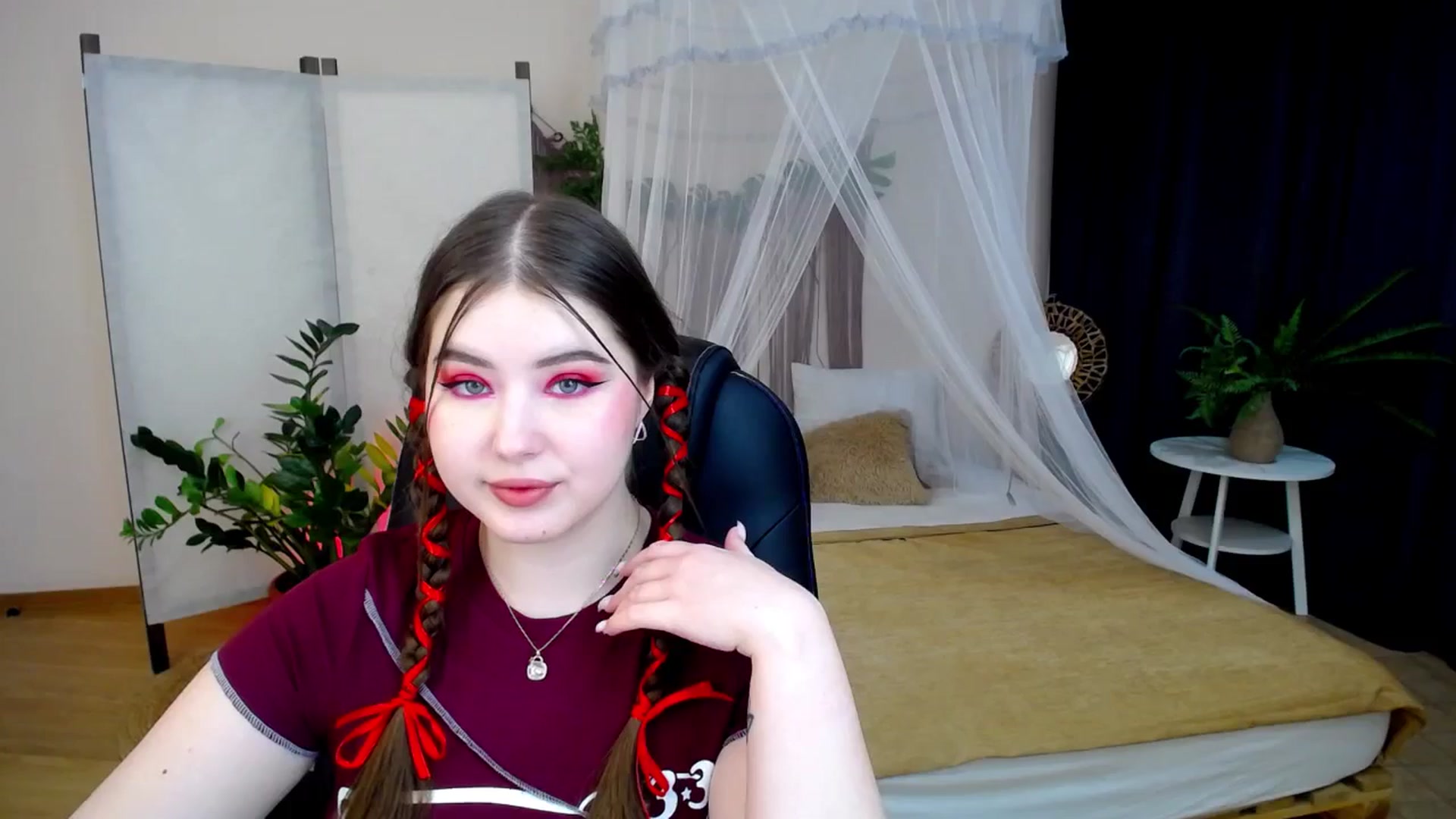 Gallery image thumbnail from AdmireMyEyes's myfreecams stream on, 11/26/2024, 18:54 image 13 of 20
