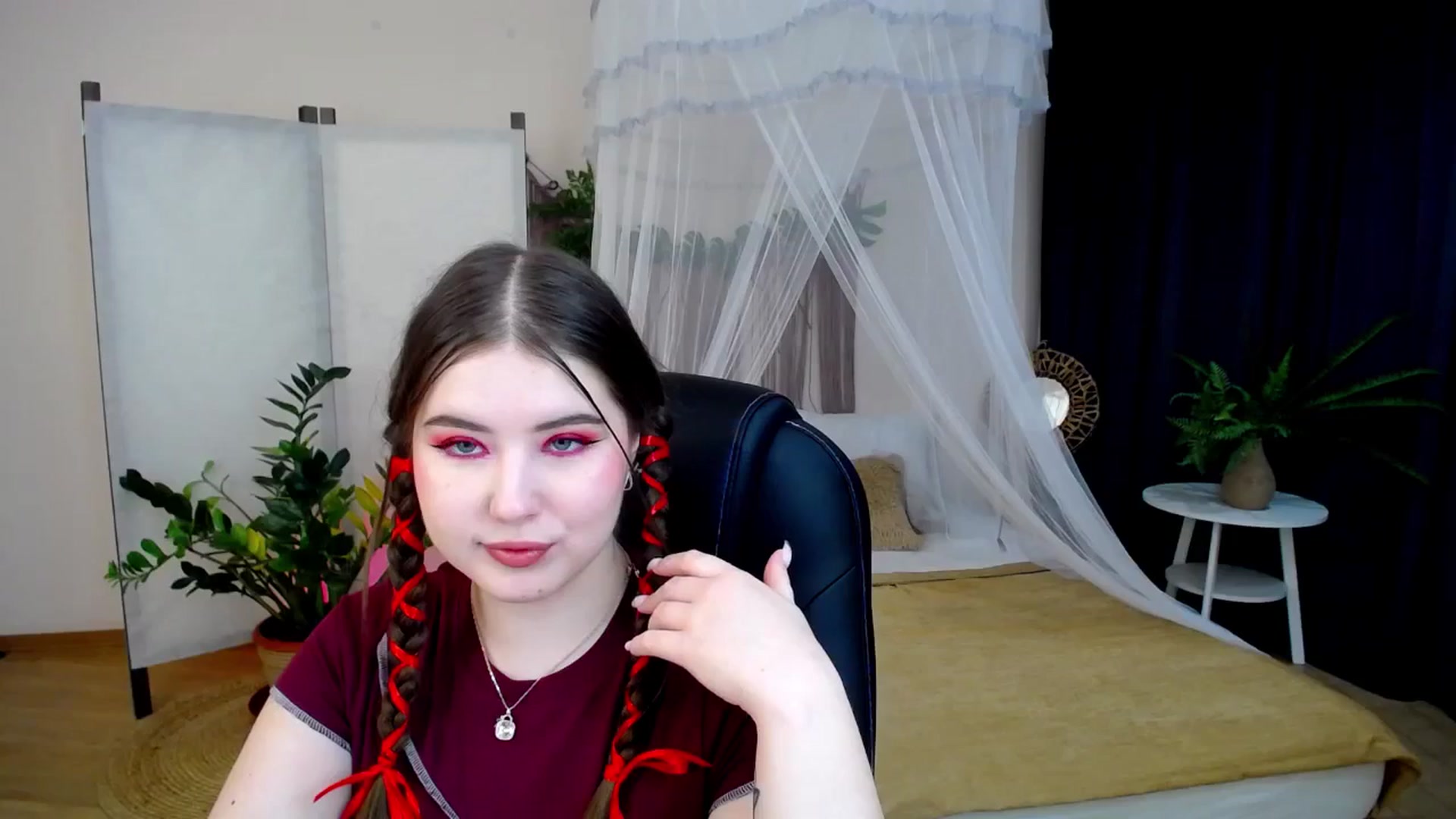 Gallery image thumbnail from AdmireMyEyes's myfreecams stream on, 11/26/2024, 19:47 image 18 of 20