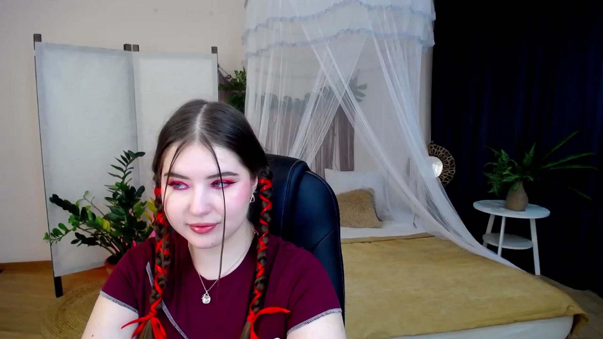 Gallery image thumbnail from AdmireMyEyes's myfreecams stream on, 11/26/2024, 19:47 image 14 of 20