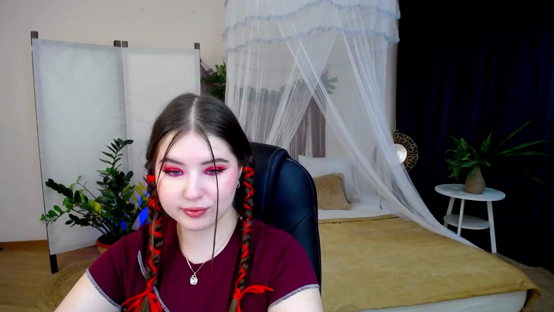 Gallery image thumbnail from AdmireMyEyes's myfreecams stream on, 11/26/2024, 19:47 image 16 of 20