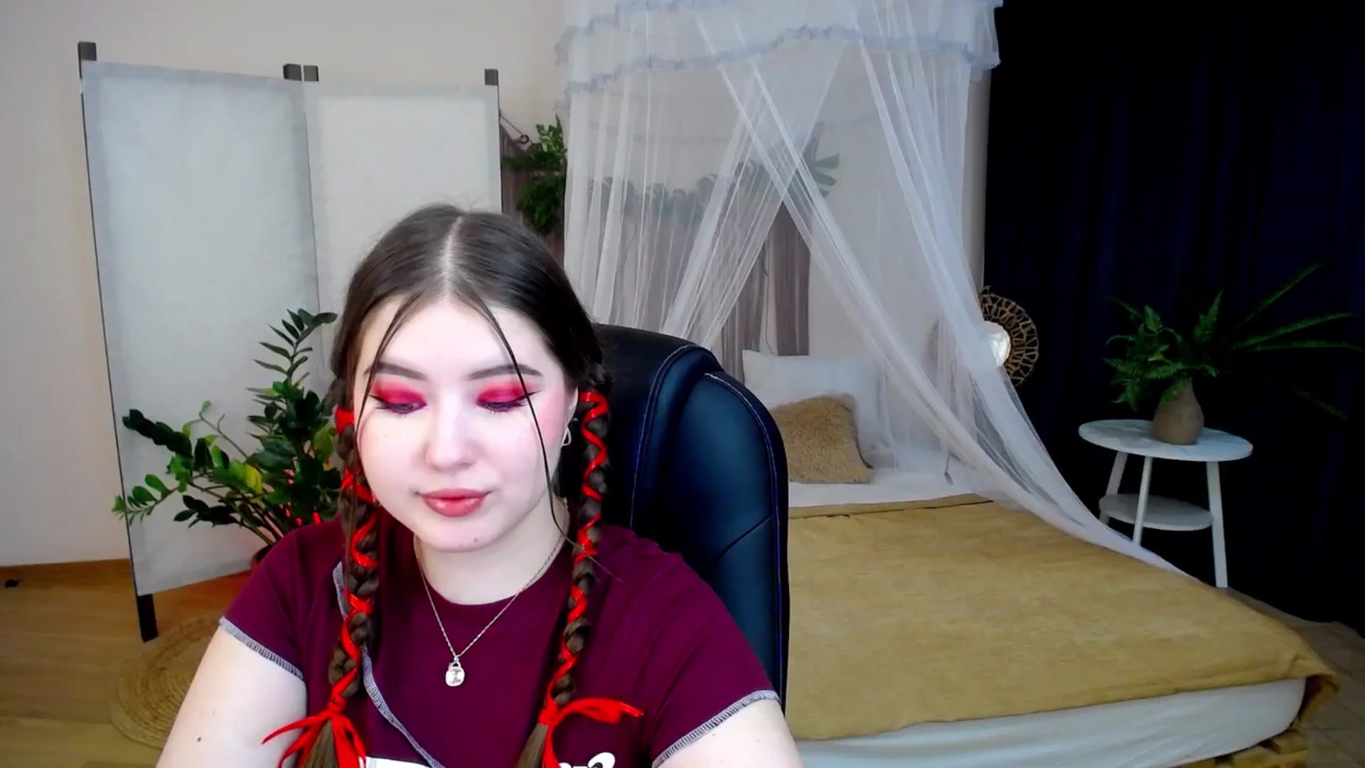 Gallery image thumbnail from AdmireMyEyes's myfreecams stream on, 11/26/2024, 19:47 image 3 of 20