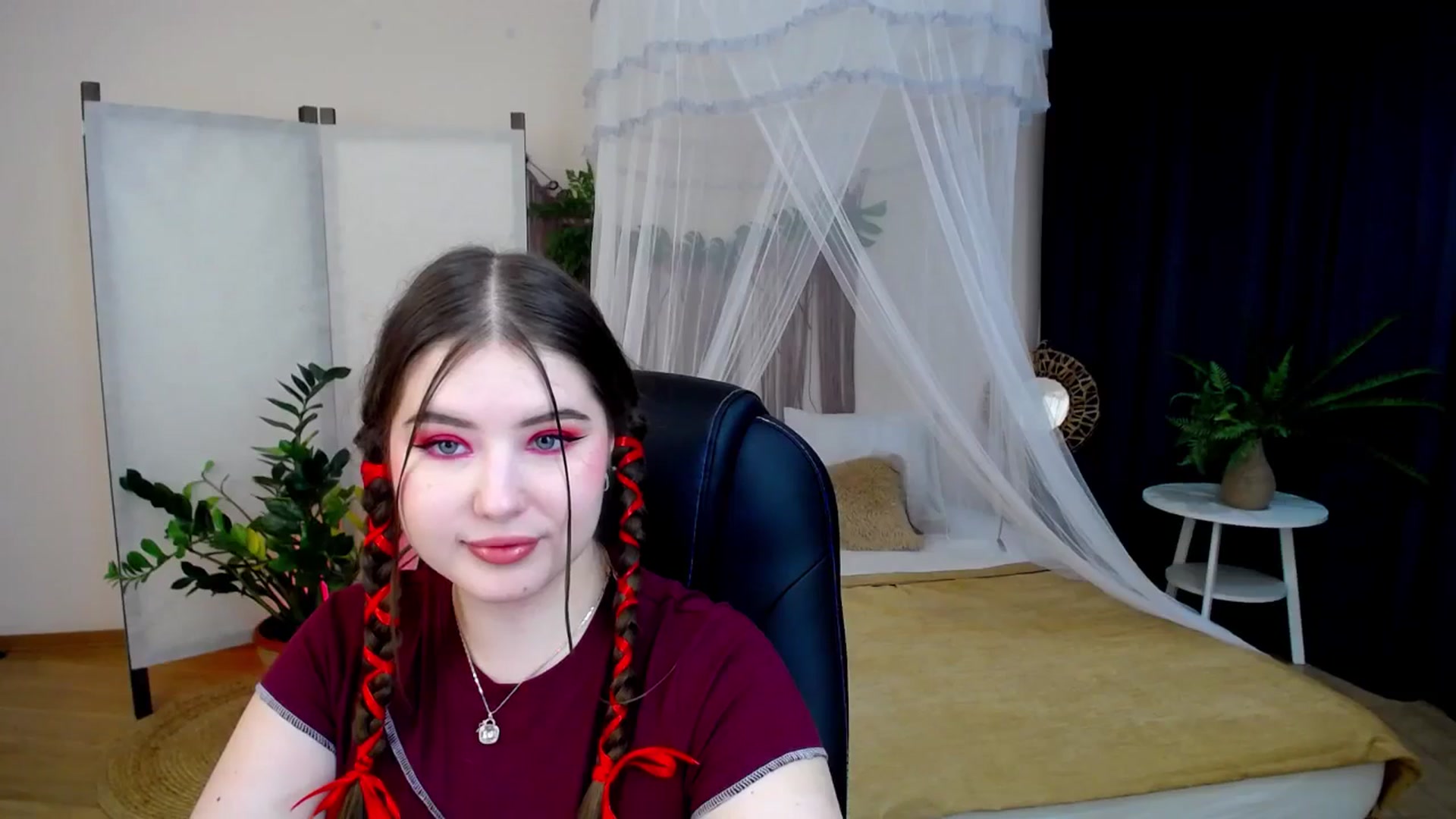 Gallery image thumbnail from AdmireMyEyes's myfreecams stream on, 11/26/2024, 19:47 image 17 of 20