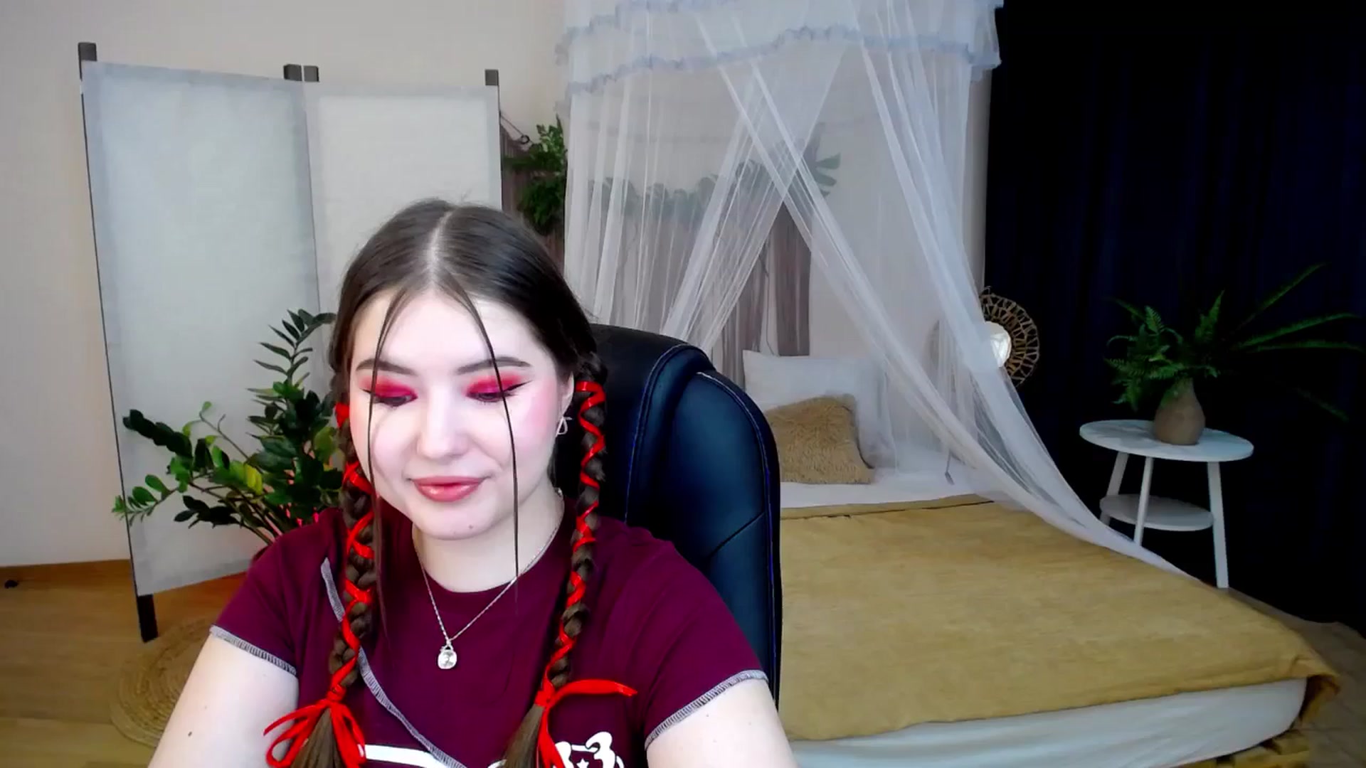 Gallery image thumbnail from AdmireMyEyes's myfreecams stream on, 11/26/2024, 19:47 image 6 of 20