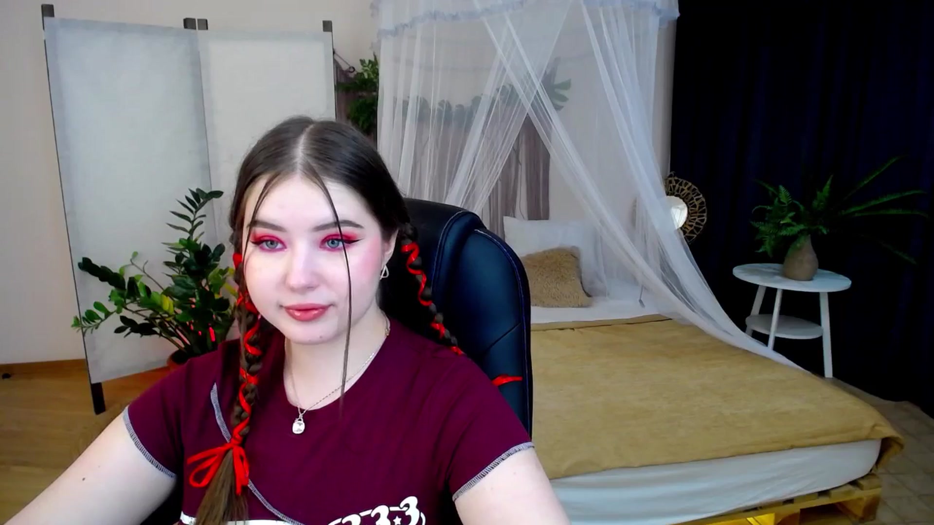 Gallery image thumbnail from AdmireMyEyes's myfreecams stream on, 11/26/2024, 20:24 image 2 of 20