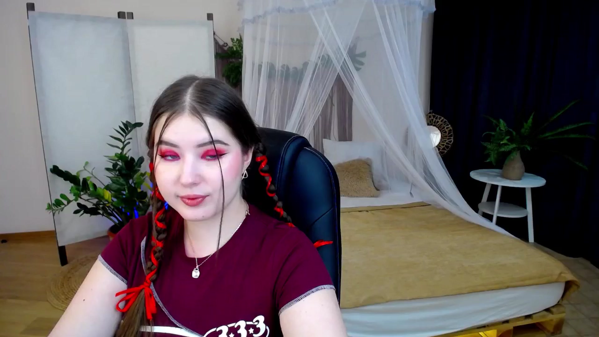 Gallery image thumbnail from AdmireMyEyes's myfreecams stream on, 11/26/2024, 20:24 image 12 of 20