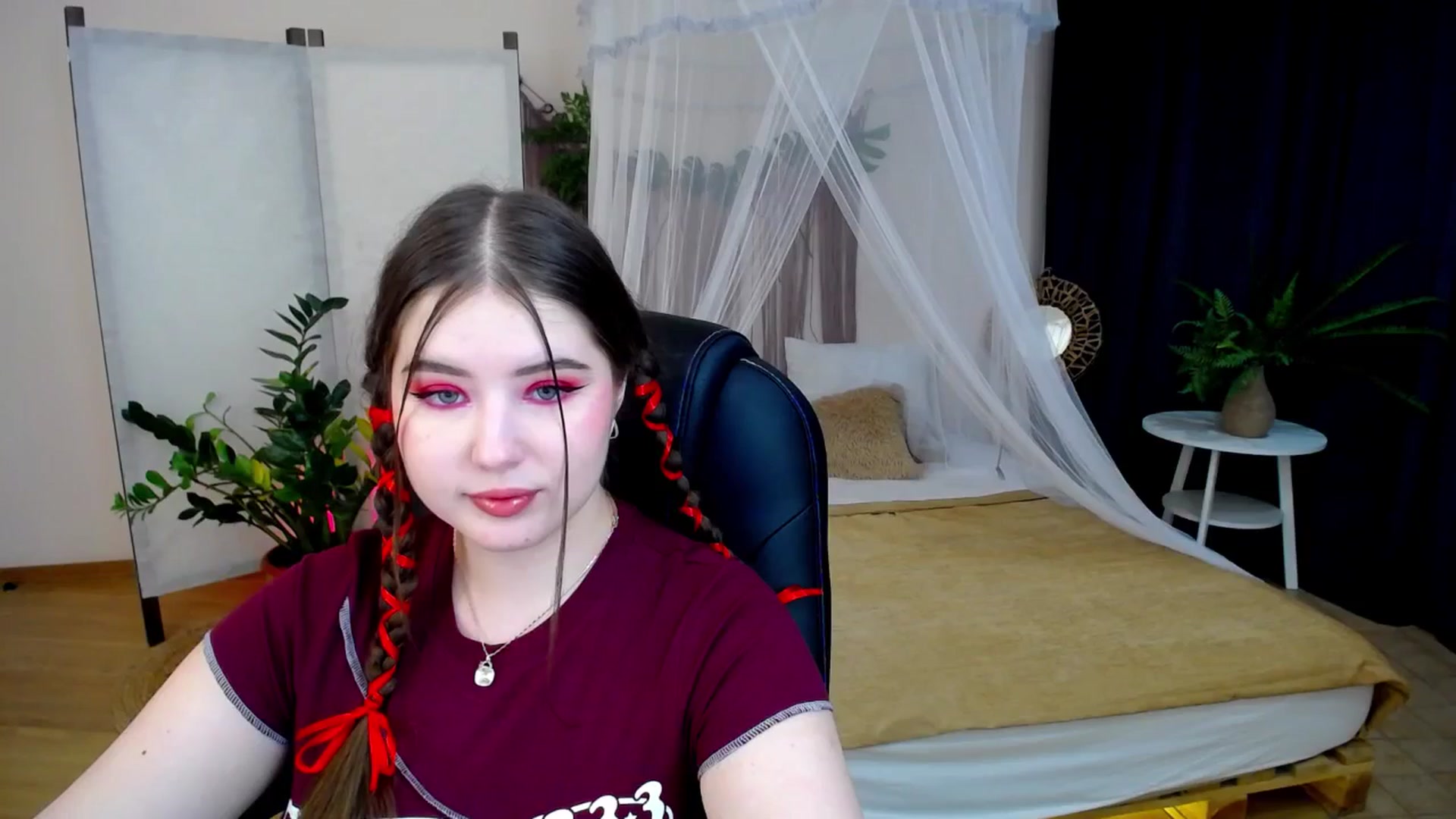 Gallery image thumbnail from AdmireMyEyes's myfreecams stream on, 11/26/2024, 20:24 image 3 of 20