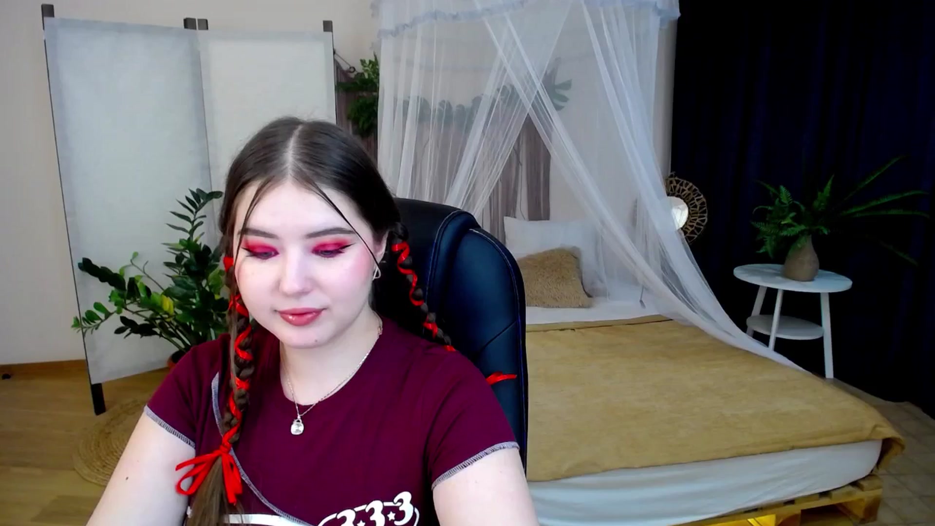 Gallery image thumbnail from AdmireMyEyes's myfreecams stream on, 11/26/2024, 20:24 image 6 of 20