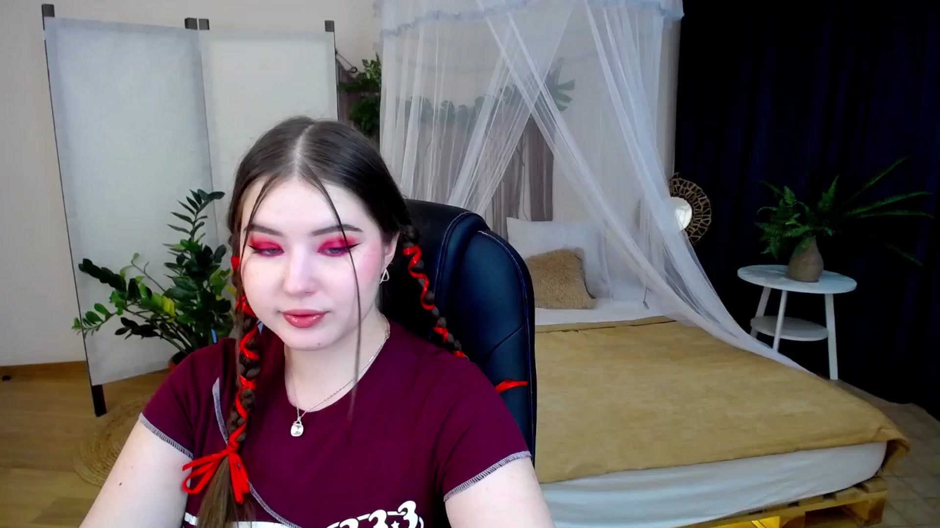 Gallery image thumbnail from AdmireMyEyes's myfreecams stream on, 11/26/2024, 20:24 image 1 of 20