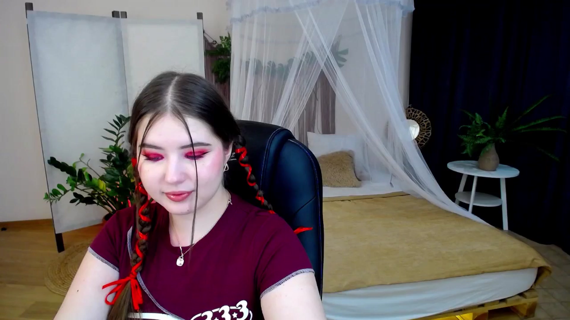 Gallery image thumbnail from AdmireMyEyes's myfreecams stream on, 11/26/2024, 20:24 image 11 of 20