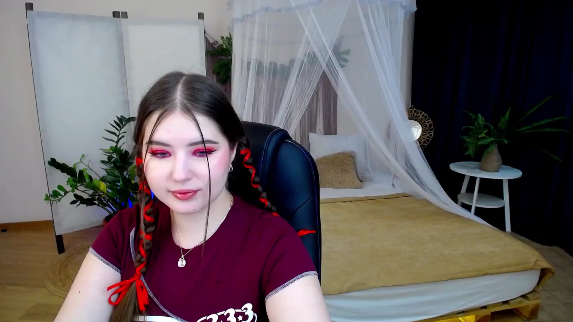 Gallery image thumbnail from AdmireMyEyes's myfreecams stream on, 11/26/2024, 20:24 image 7 of 20