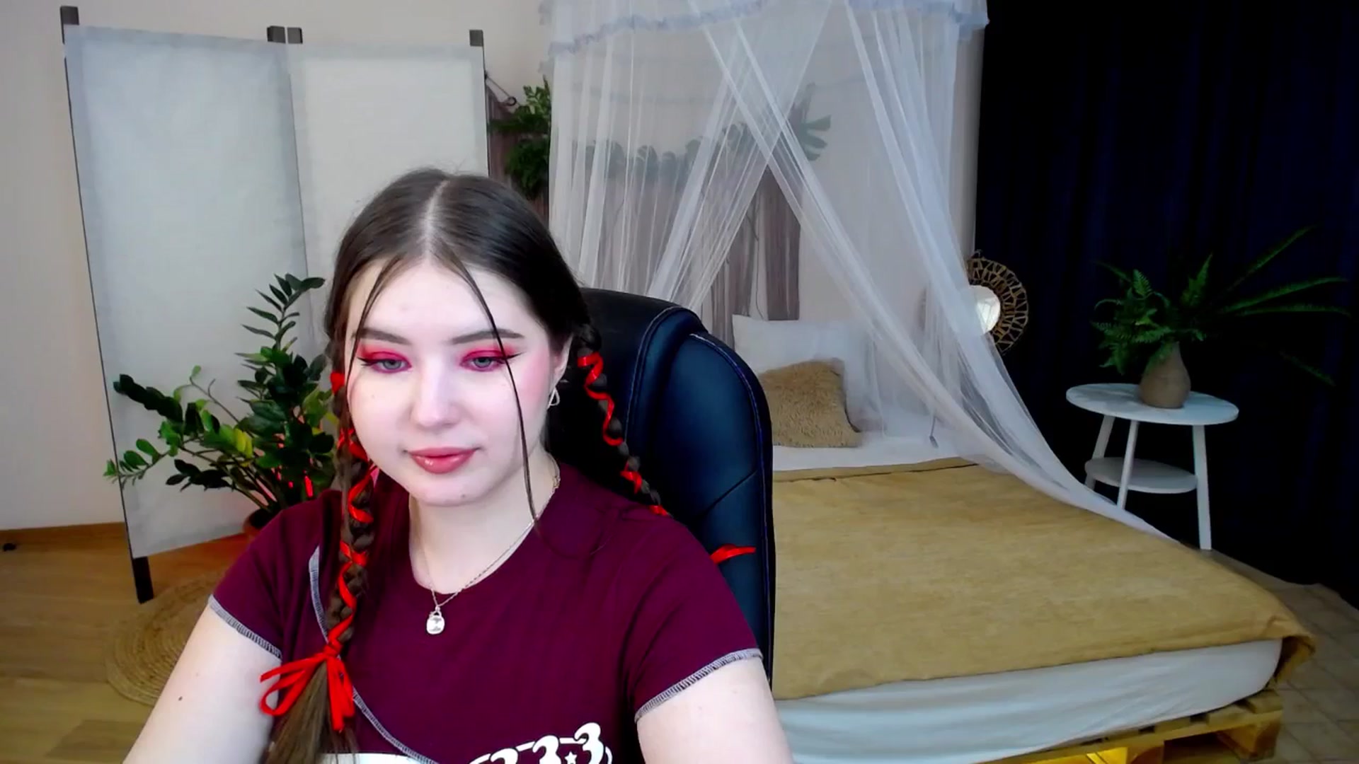 Gallery image thumbnail from AdmireMyEyes's myfreecams stream on, 11/26/2024, 20:24 image 4 of 20