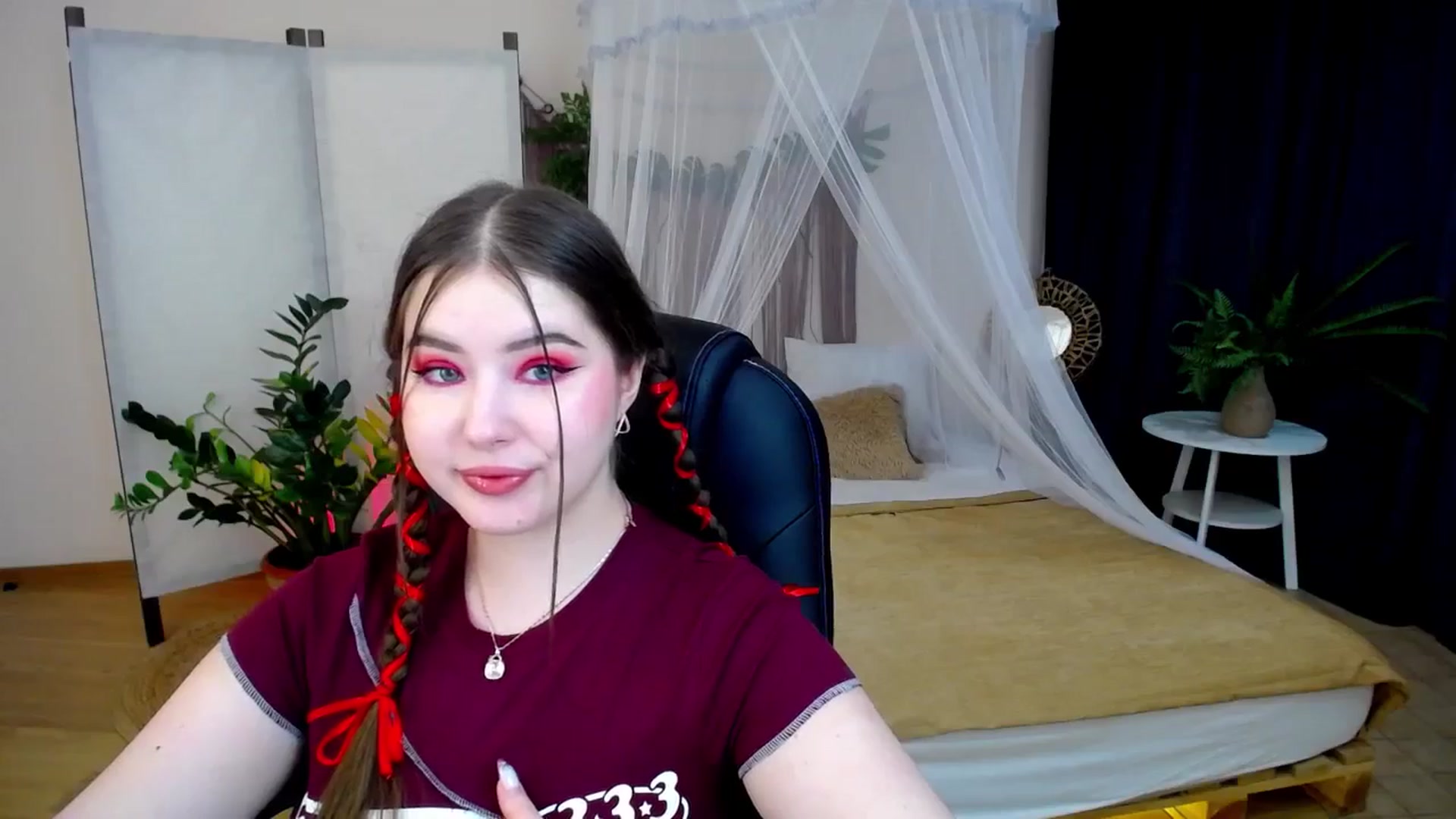 Gallery image thumbnail from AdmireMyEyes's myfreecams stream on, 11/26/2024, 20:24 image 10 of 20