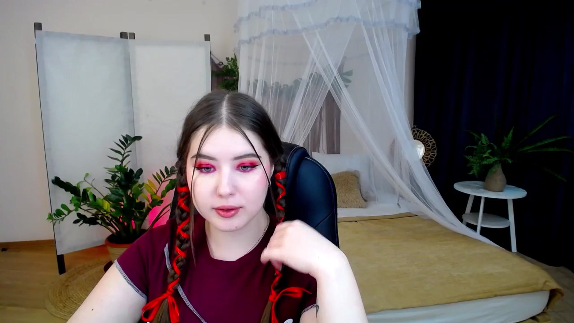 Gallery image thumbnail from AdmireMyEyes's myfreecams stream on, 11/26/2024, 21:16 image 16 of 20