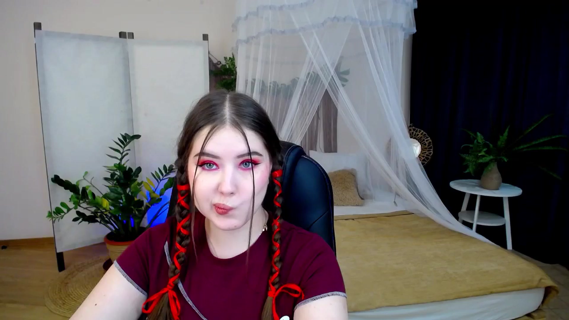 Gallery image thumbnail from AdmireMyEyes's myfreecams stream on, 11/26/2024, 21:16 image 13 of 20