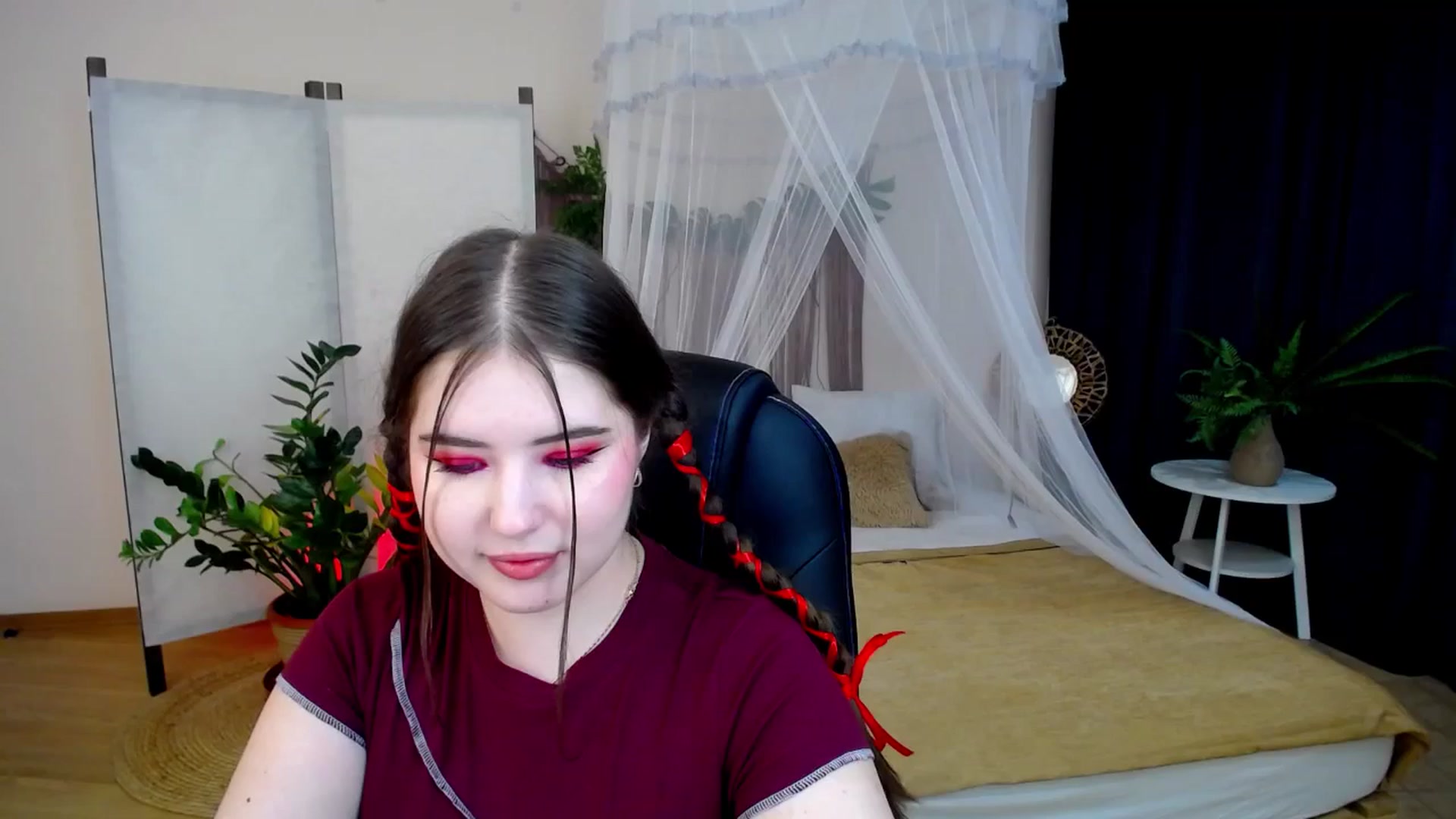 Gallery image thumbnail from AdmireMyEyes's myfreecams stream on, 11/26/2024, 21:16 image 15 of 20