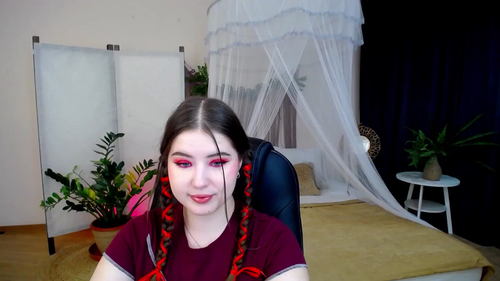 Gallery image thumbnail from AdmireMyEyes's myfreecams stream on, 11/26/2024, 21:16 image 1 of 20