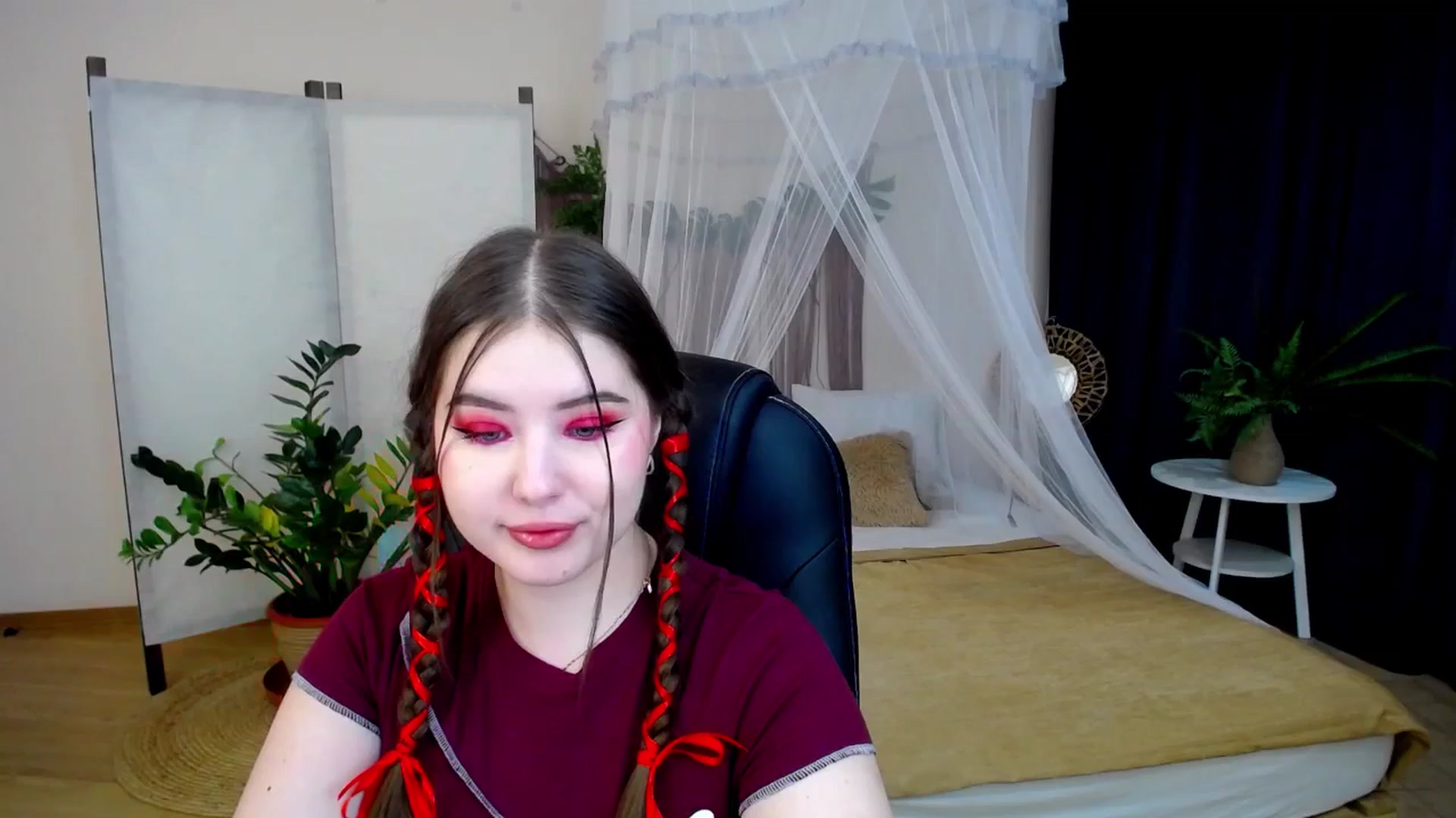 Gallery image thumbnail from AdmireMyEyes's myfreecams stream on, 11/26/2024, 21:16 image 14 of 20