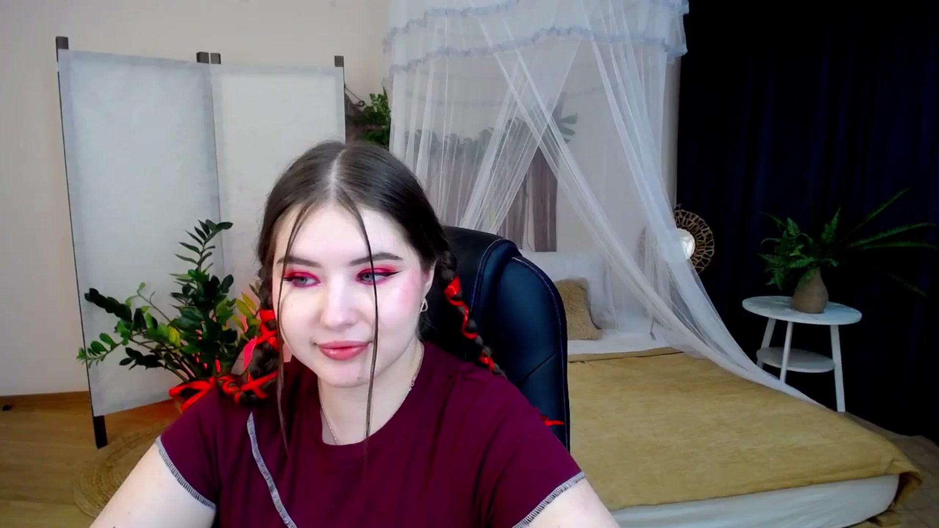 Gallery image thumbnail from AdmireMyEyes's myfreecams stream on, 11/26/2024, 21:16 image 19 of 20