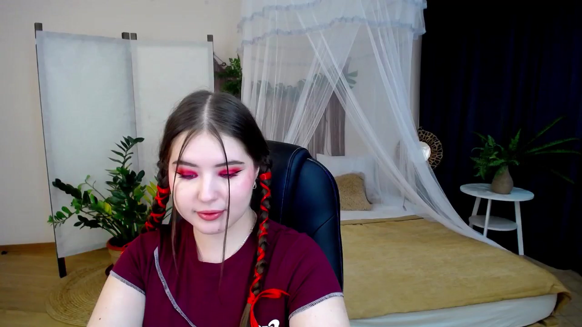 Gallery image thumbnail from AdmireMyEyes's myfreecams stream on, 11/26/2024, 21:16 image 17 of 20