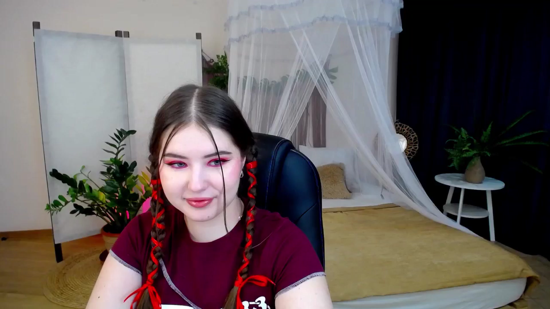 Gallery image thumbnail from AdmireMyEyes's myfreecams stream on, 11/26/2024, 21:16 image 10 of 20