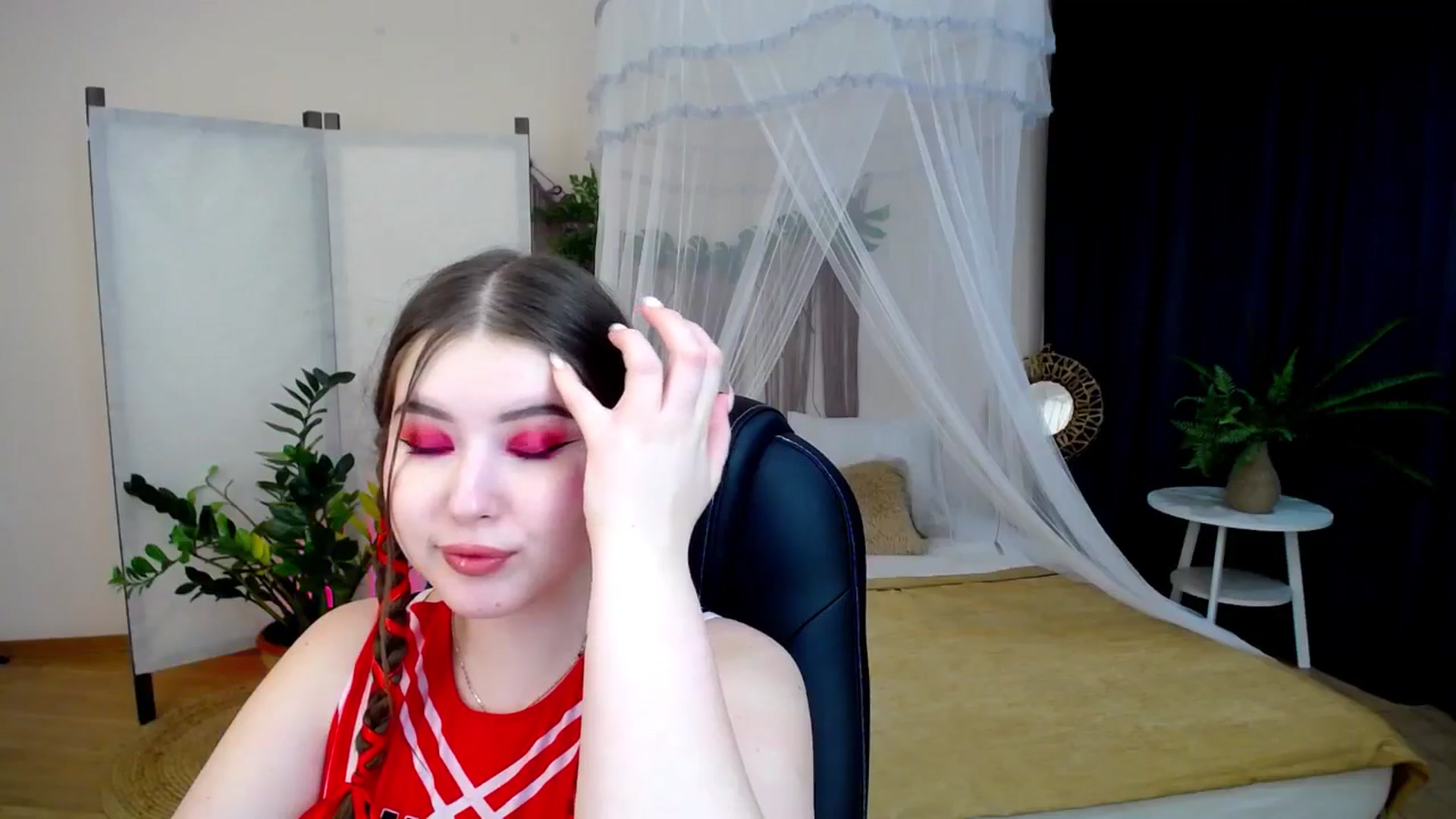 Gallery image thumbnail from AdmireMyEyes's myfreecams stream on, 11/26/2024, 23:03 image 14 of 20