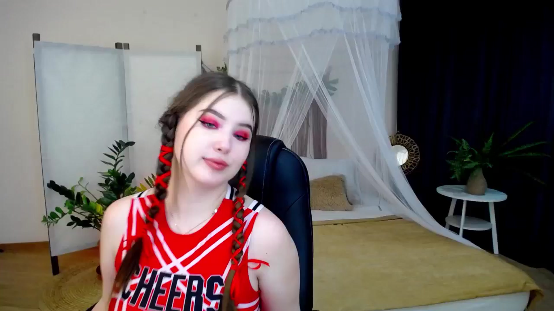 Gallery image thumbnail from AdmireMyEyes's myfreecams stream on, 11/26/2024, 23:03 image 10 of 20