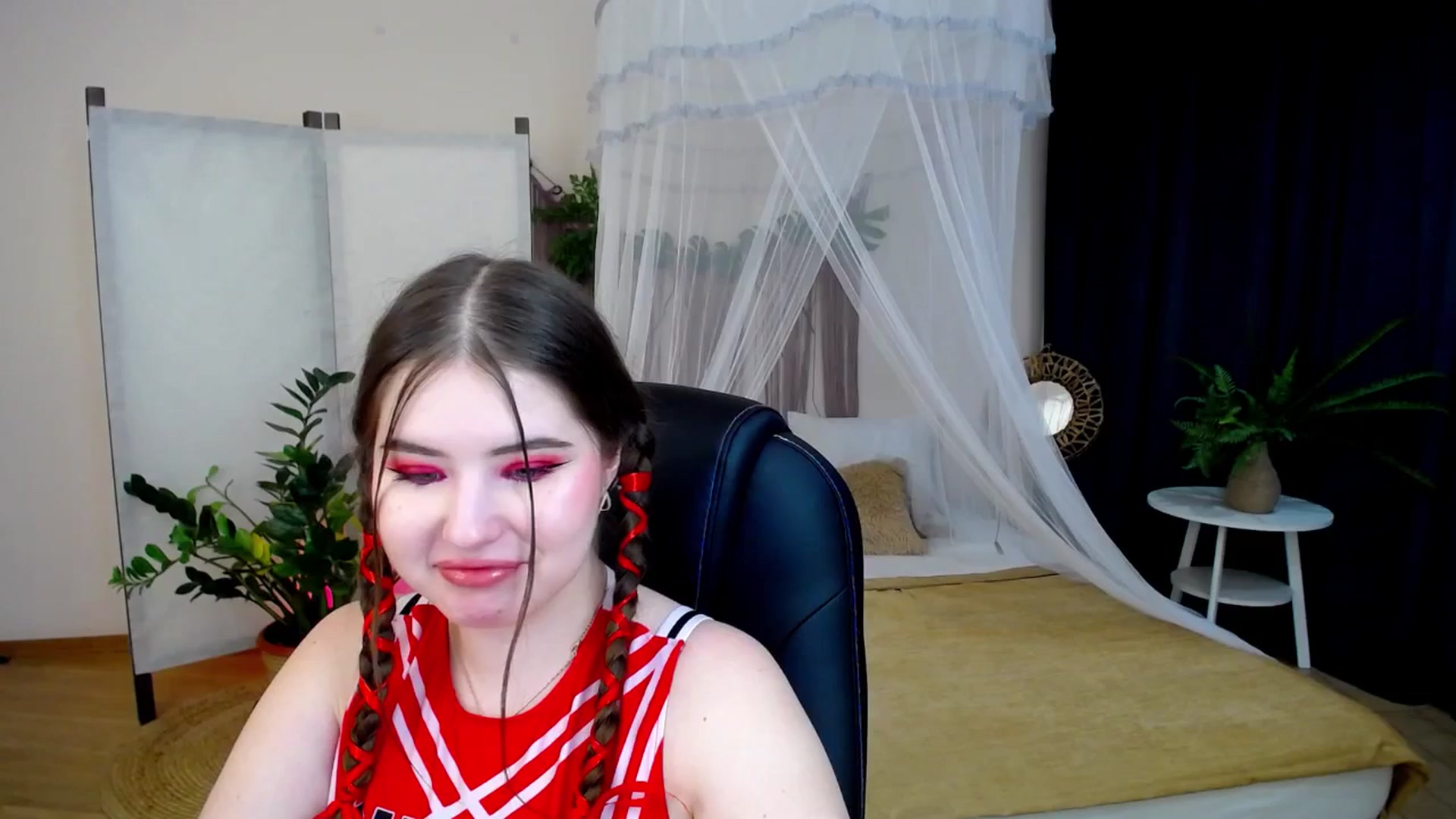 Gallery image thumbnail from AdmireMyEyes's myfreecams stream on, 11/26/2024, 23:03 image 15 of 20