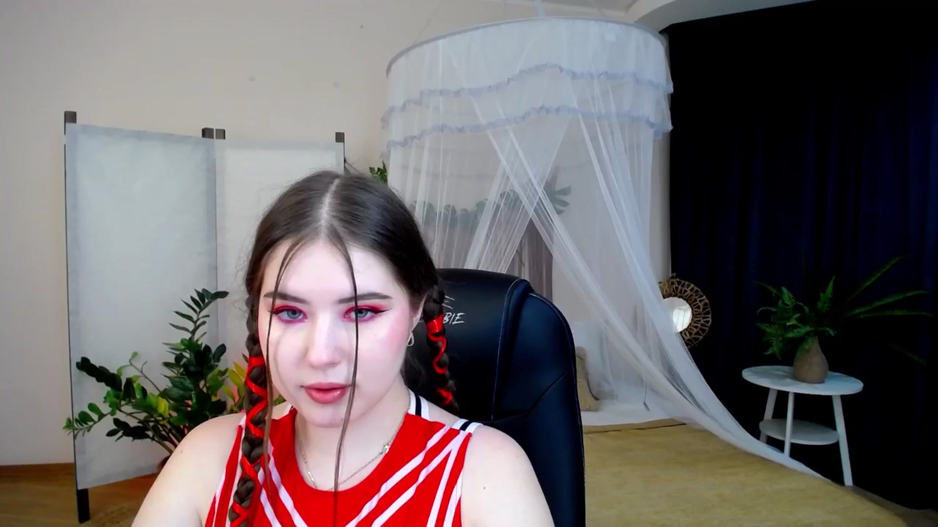 Gallery image thumbnail from AdmireMyEyes's myfreecams stream on, 11/26/2024, 23:03 image 19 of 20