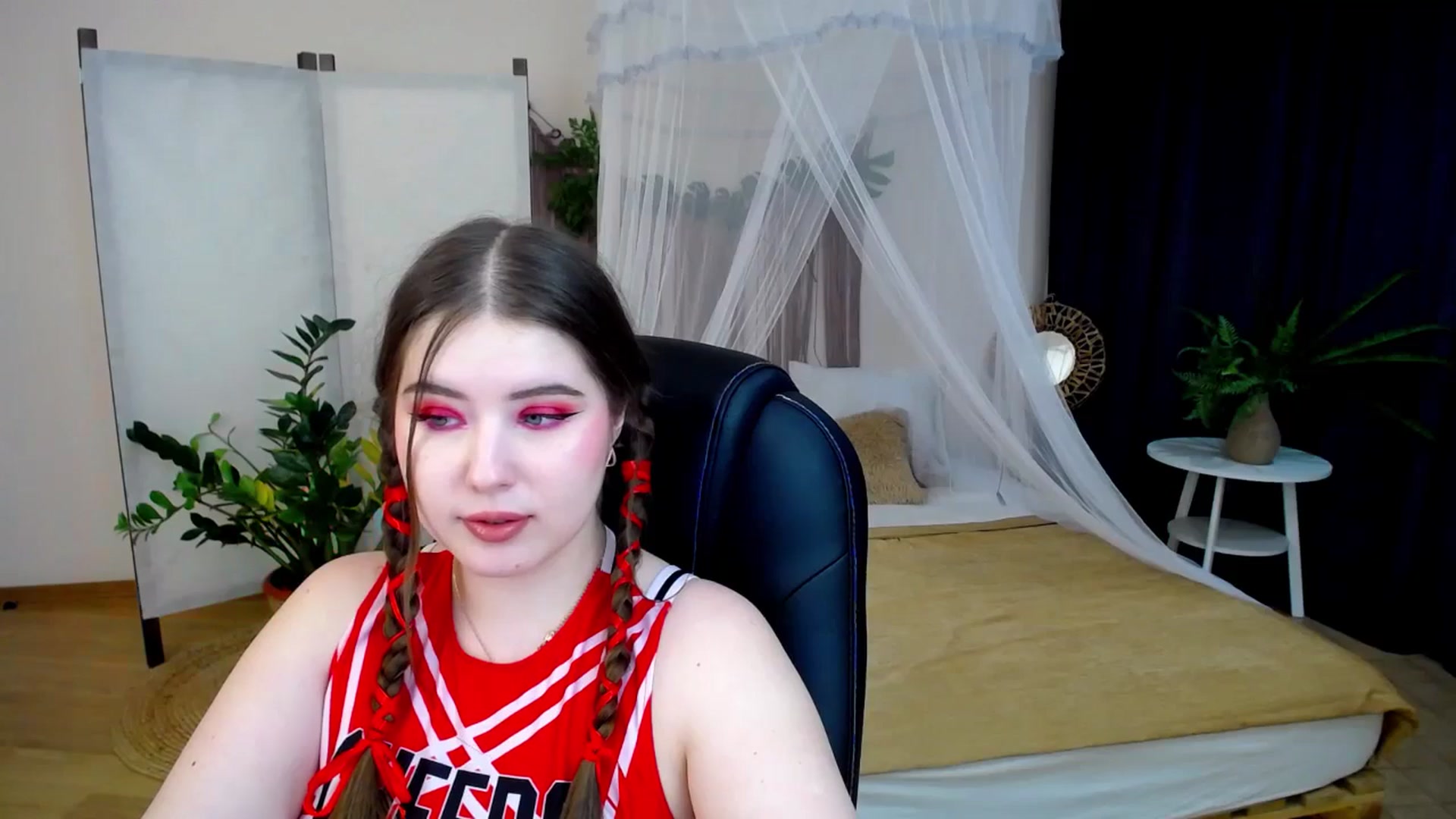Gallery image thumbnail from AdmireMyEyes's myfreecams stream on, 11/27/2024, 24:47 image 5 of 20
