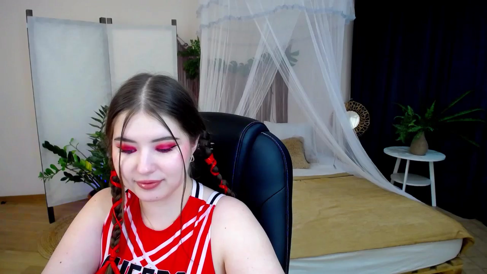 Gallery image thumbnail from AdmireMyEyes's myfreecams stream on, 11/27/2024, 24:47 image 12 of 20
