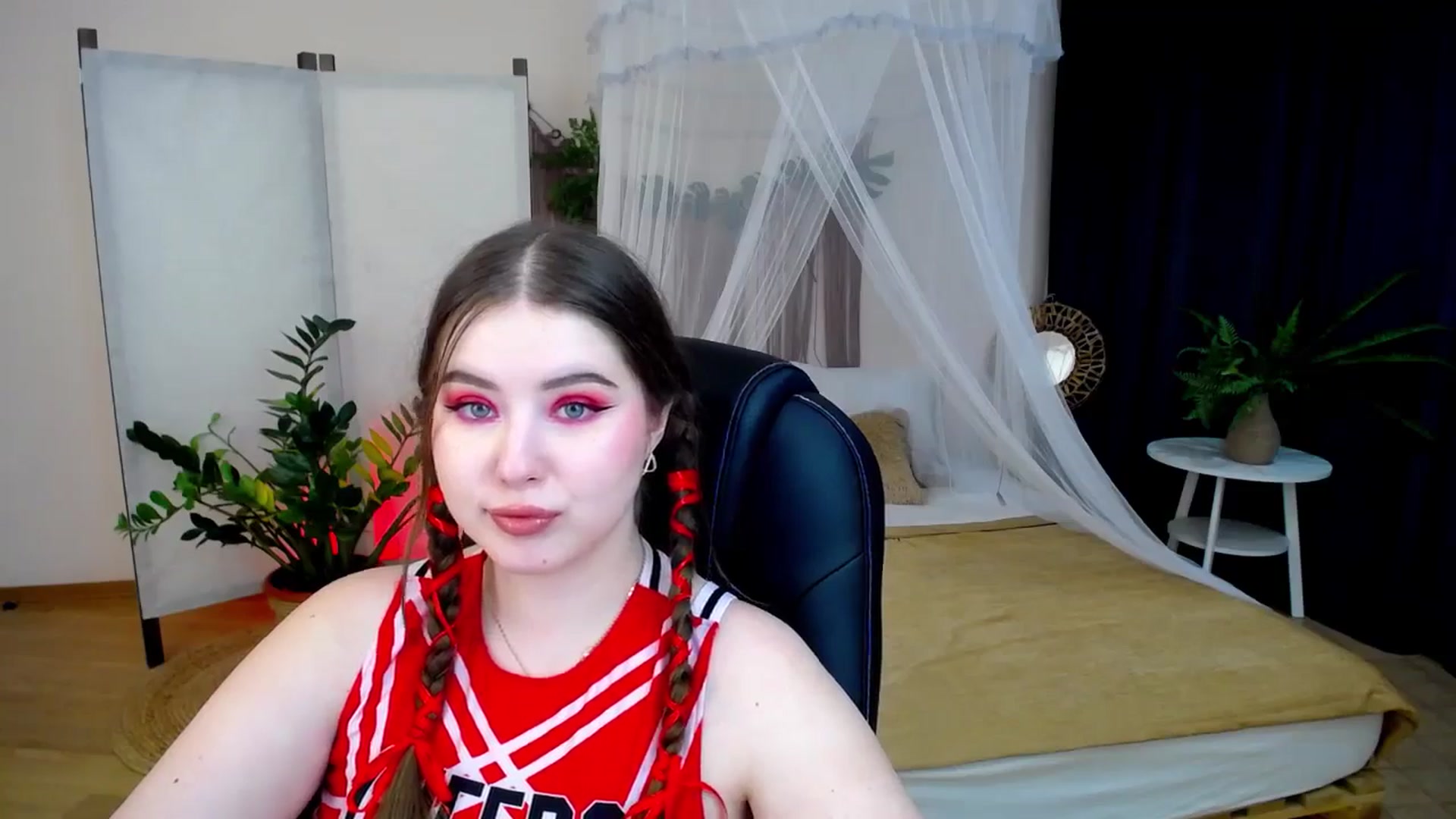 Gallery image thumbnail from AdmireMyEyes's myfreecams stream on, 11/27/2024, 24:47 image 2 of 20
