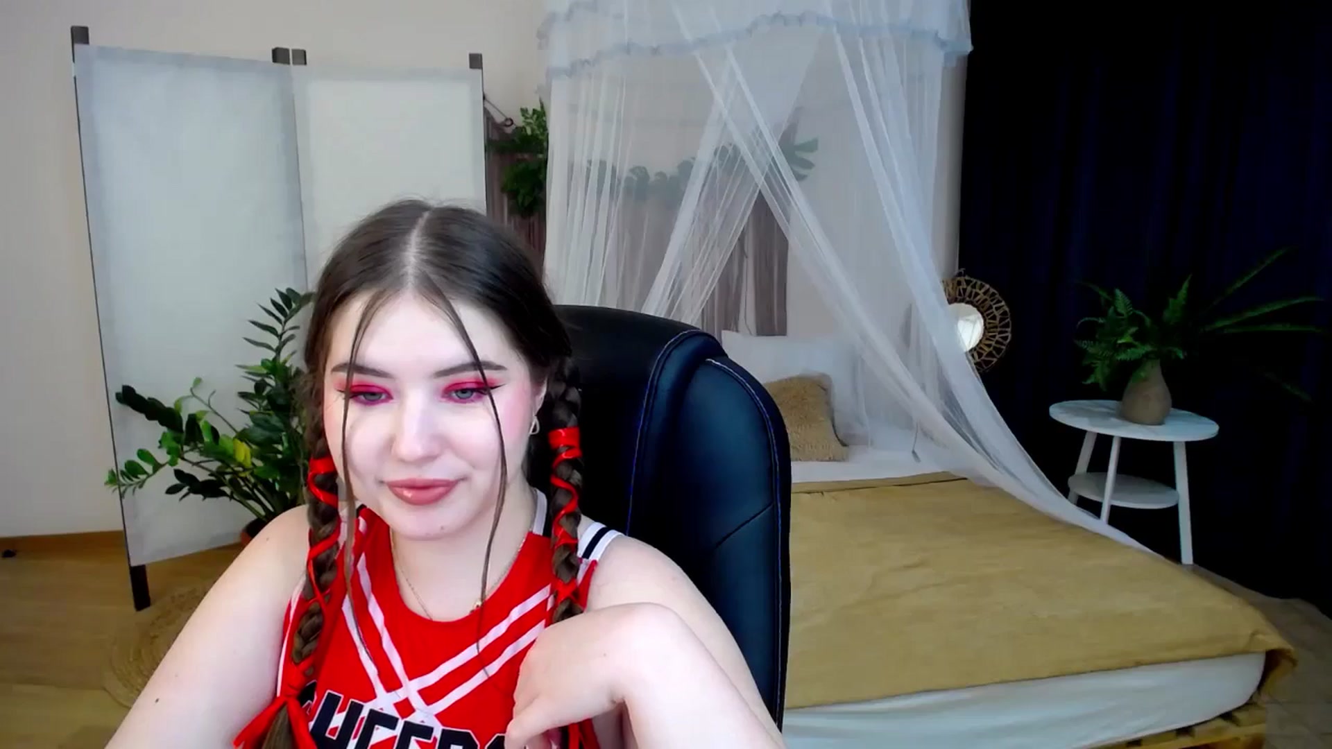 Gallery image thumbnail from AdmireMyEyes's myfreecams stream on, 11/27/2024, 24:47 image 13 of 20