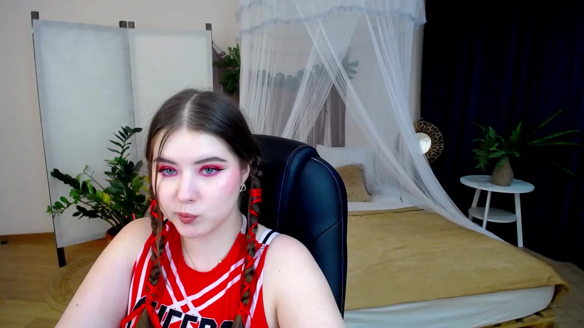 Gallery image thumbnail from AdmireMyEyes's myfreecams stream on, 11/27/2024, 24:47 image 6 of 20