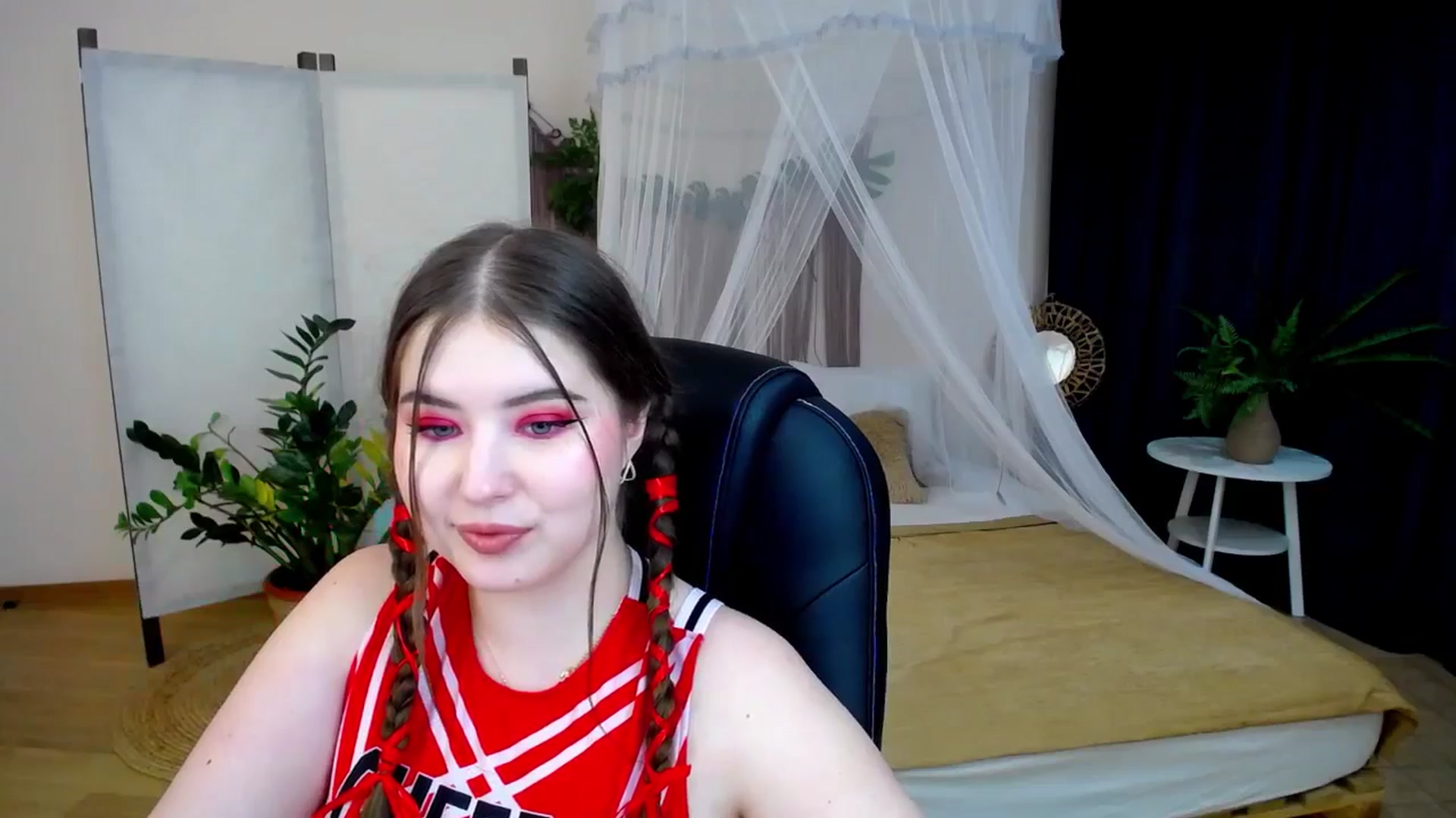 Gallery image thumbnail from AdmireMyEyes's myfreecams stream on, 11/27/2024, 24:47 image 16 of 20