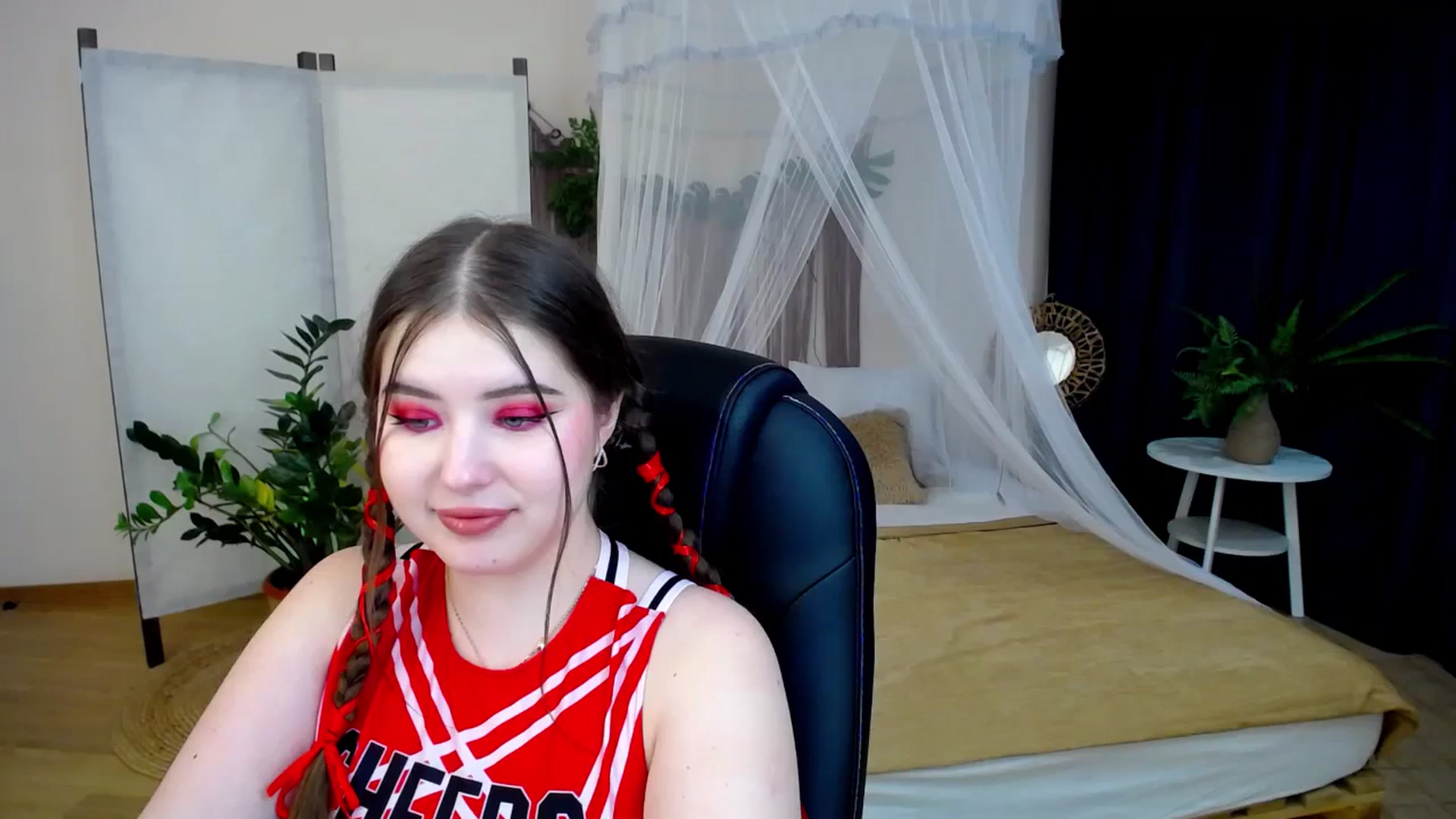 Gallery image thumbnail from AdmireMyEyes's myfreecams stream on, 11/27/2024, 24:47 image 8 of 20