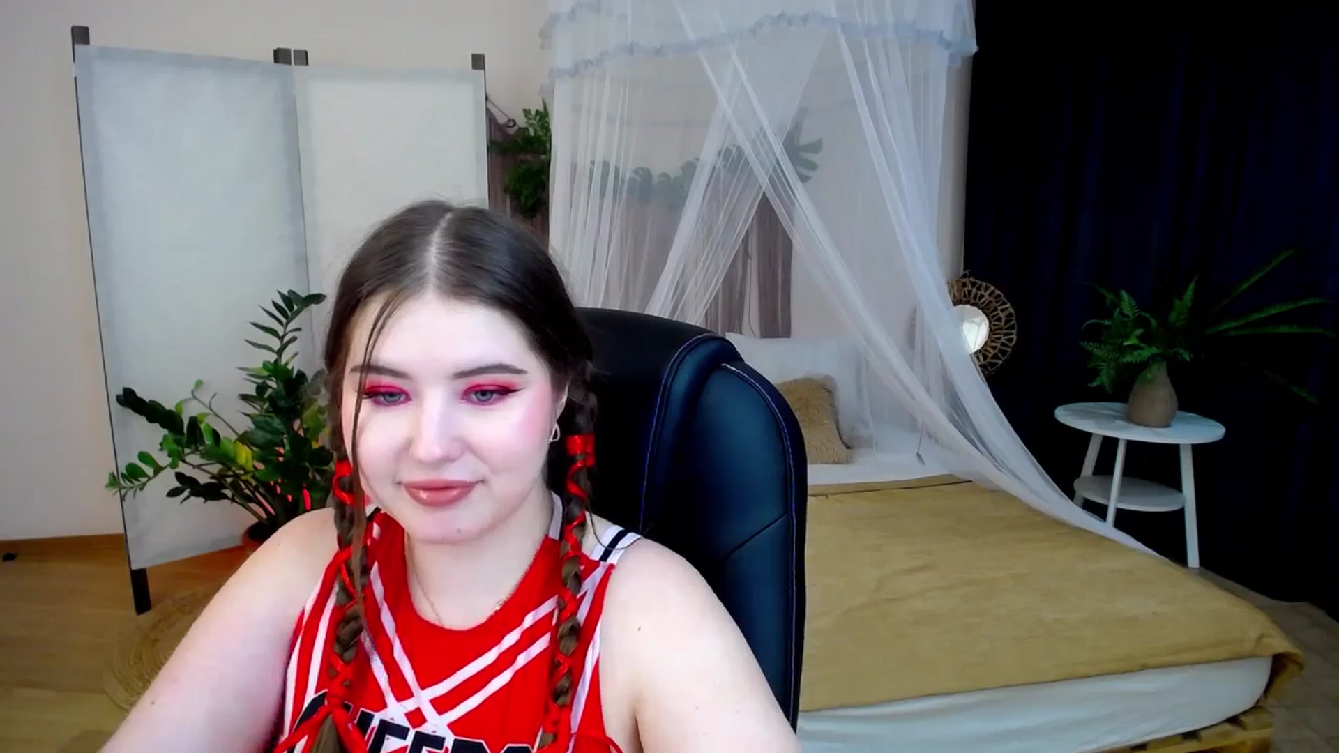 Gallery image thumbnail from AdmireMyEyes's myfreecams stream on, 11/27/2024, 24:47 image 4 of 20