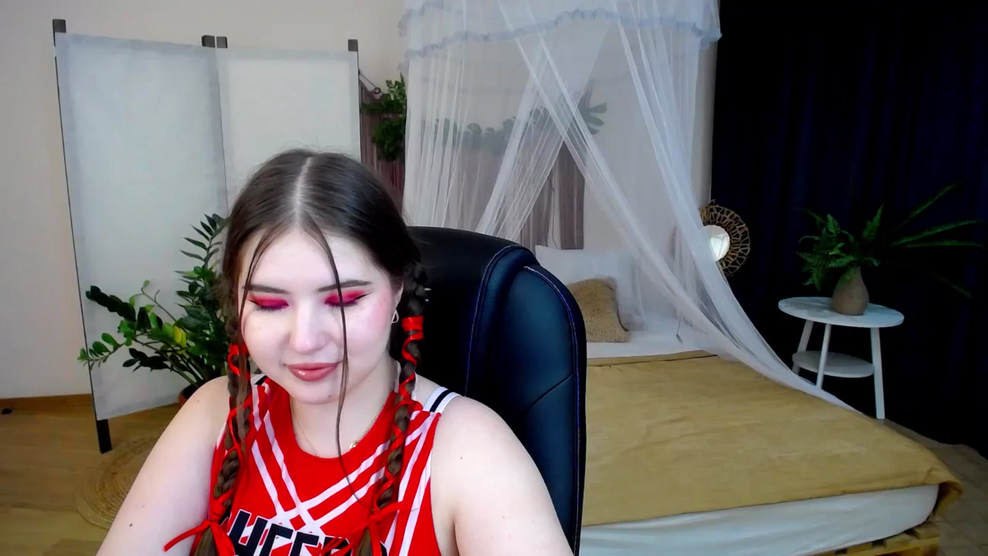 Gallery image thumbnail from AdmireMyEyes's myfreecams stream on, 11/27/2024, 24:47 image 14 of 20