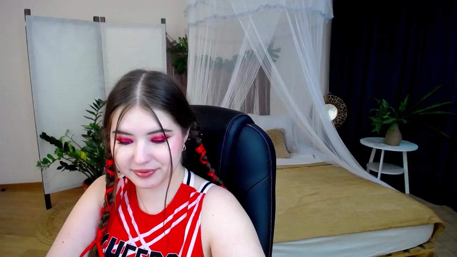 Gallery image thumbnail from AdmireMyEyes's myfreecams stream on, 11/27/2024, 24:47 image 10 of 20