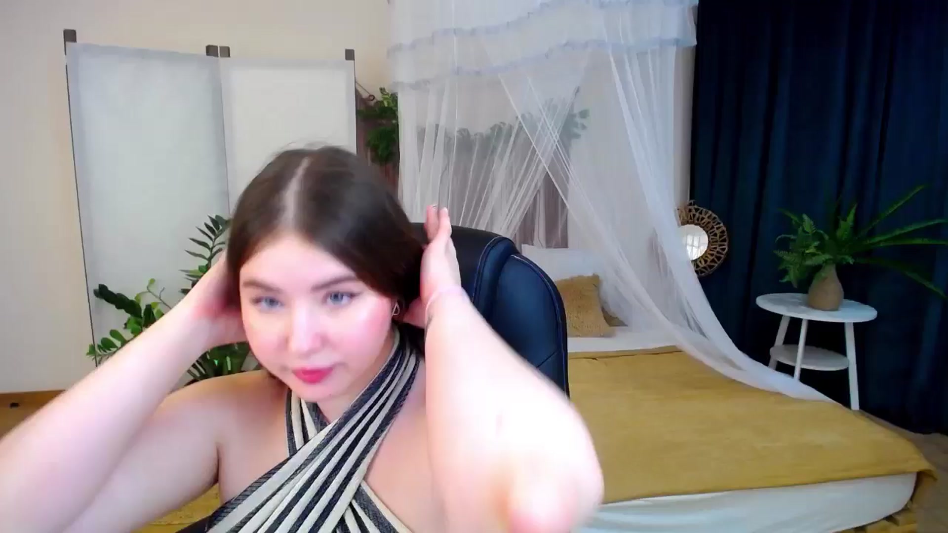 Gallery image thumbnail from AdmireMyEyes's myfreecams stream on, 11/27/2024, 20:43 image 1 of 20