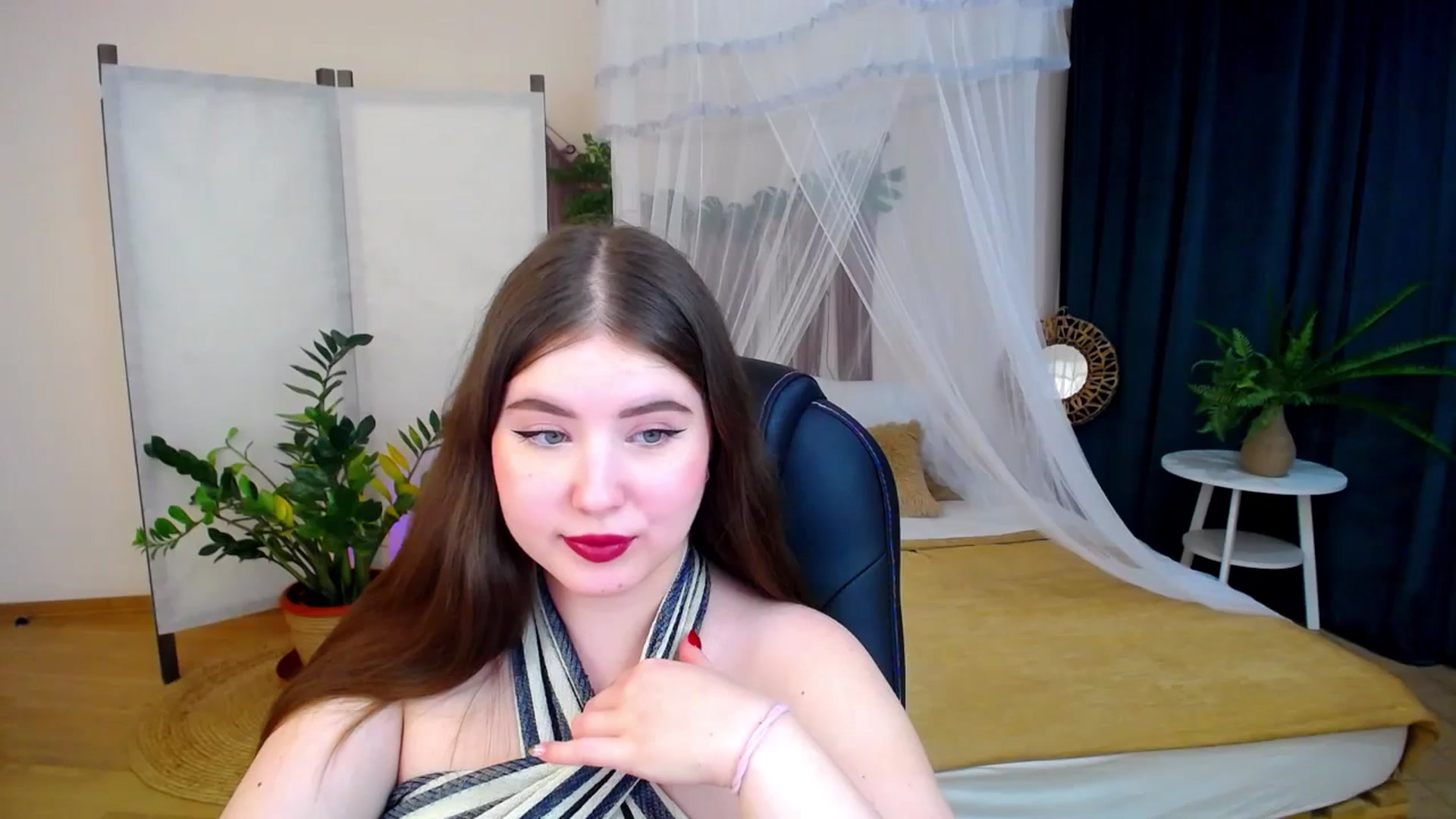 Gallery image thumbnail from AdmireMyEyes's myfreecams stream on, 11/27/2024, 20:43 image 9 of 20
