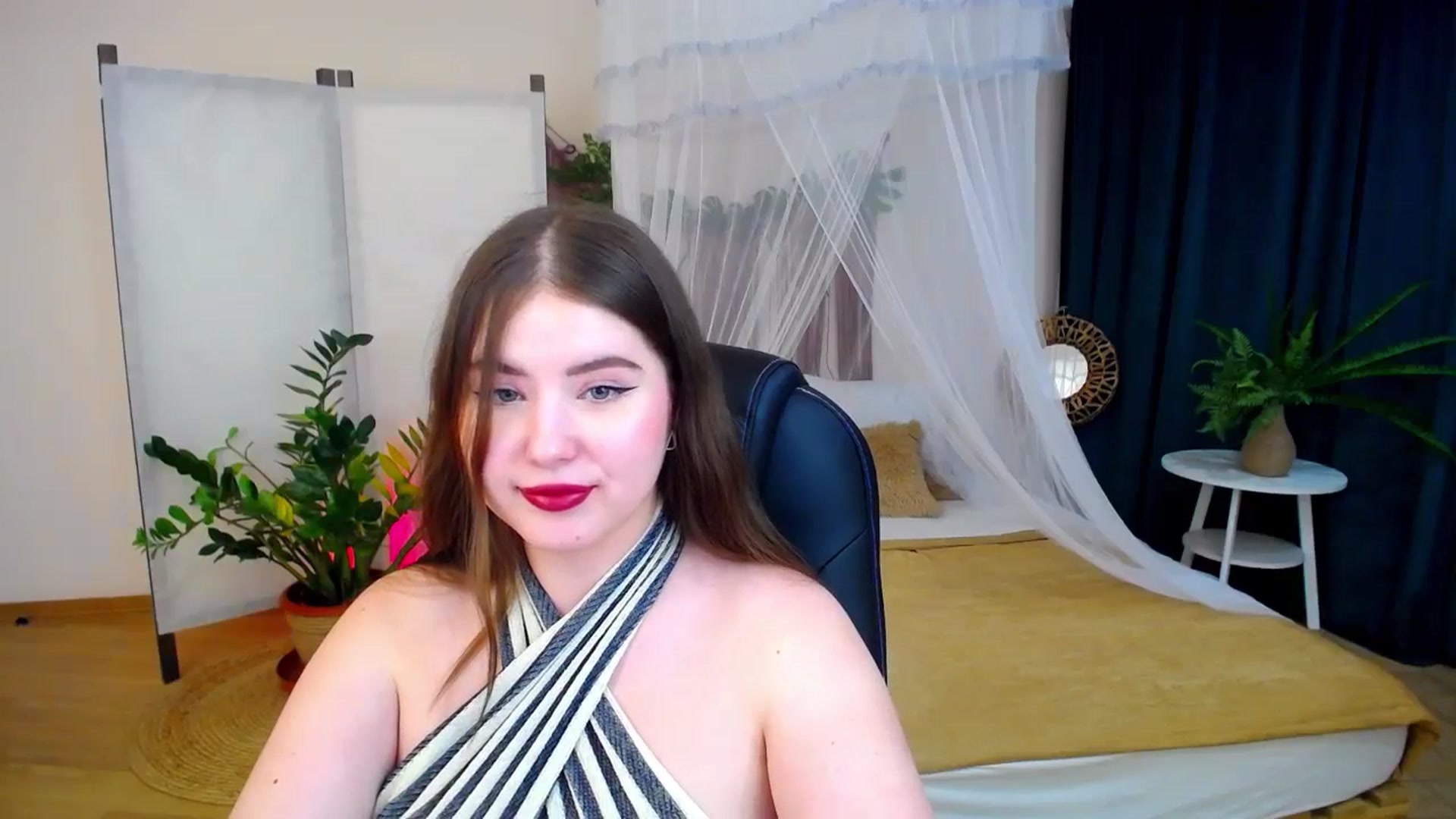 Gallery image thumbnail from AdmireMyEyes's myfreecams stream on, 11/27/2024, 20:43 image 15 of 20