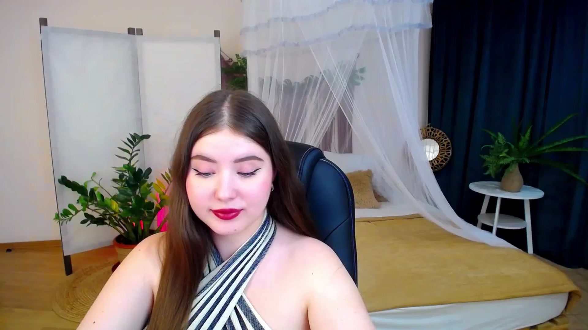 Gallery image thumbnail from AdmireMyEyes's myfreecams stream on, 11/27/2024, 20:43 image 6 of 20