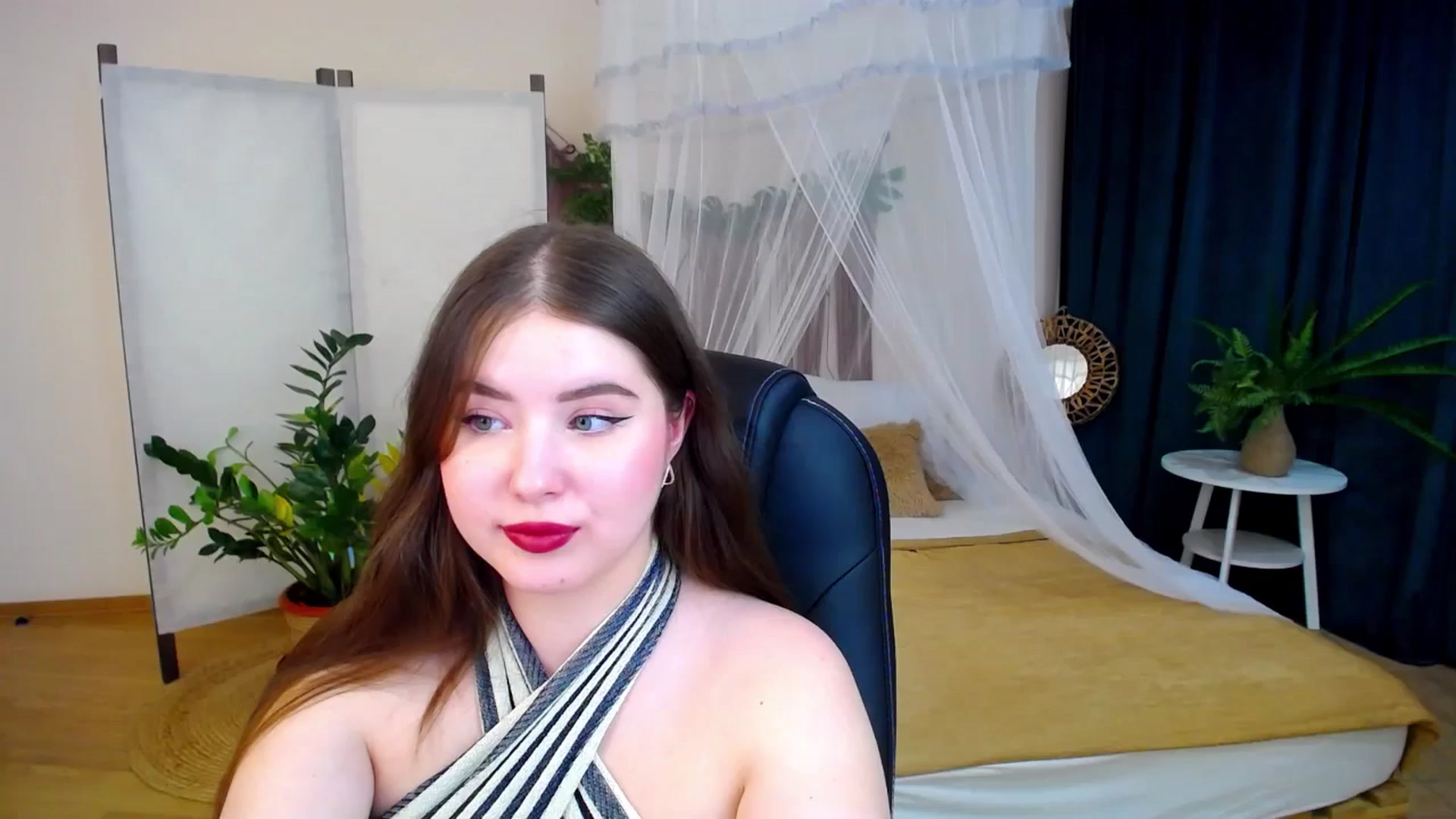 Gallery image thumbnail from AdmireMyEyes's myfreecams stream on, 11/27/2024, 20:43 image 14 of 20